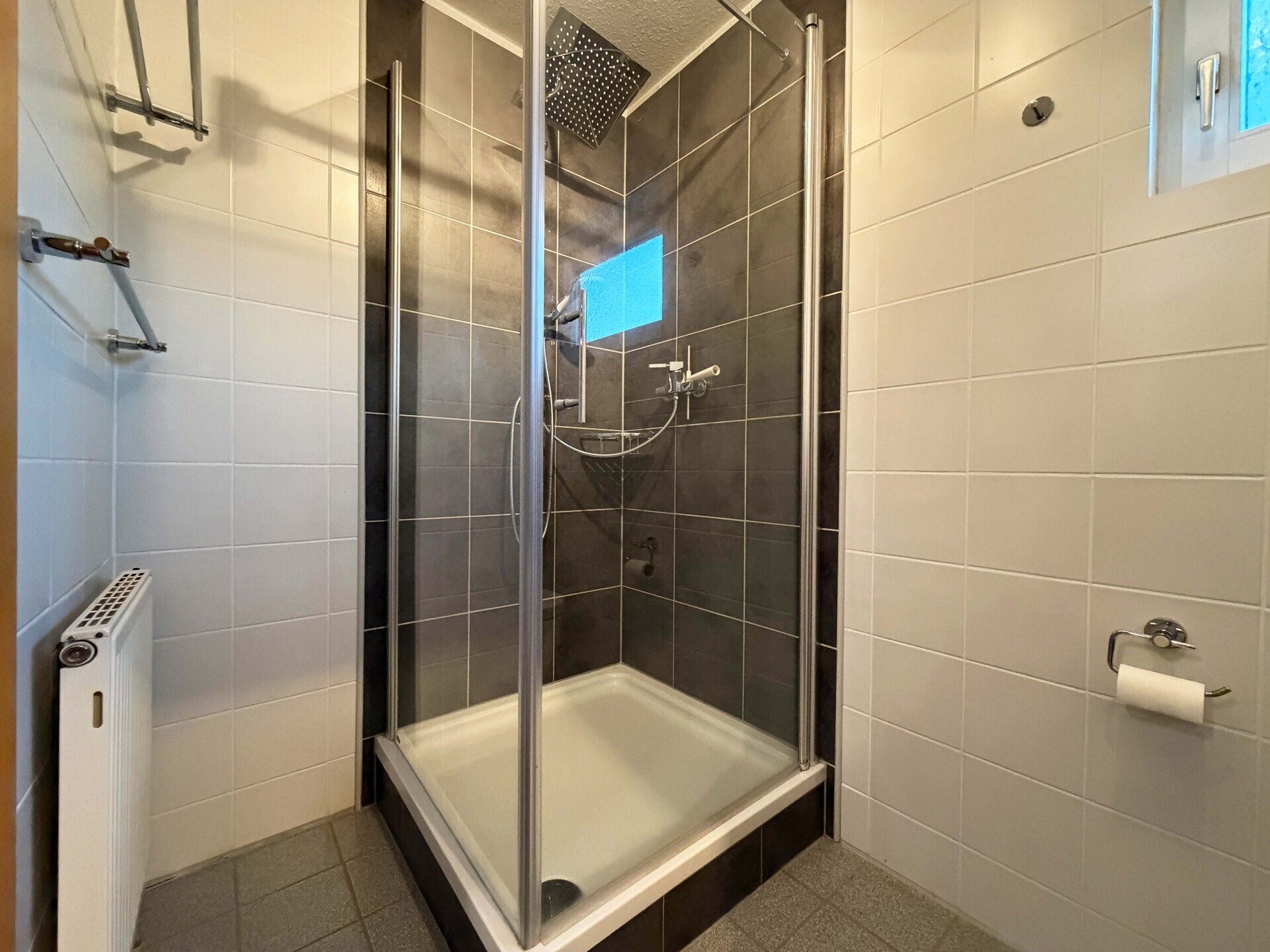 Immobilienangebot - Schonach im Schwarzwald - Alle - Zuhause fürs Herz. 6 helle Zimmer auf 186 m². Tolle Einliegerwohnung. Herrlicher Garten.
2 Garagen.