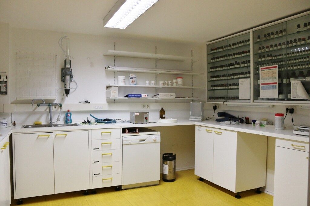 Immobilienangebot - Nesselwang - Alle - Wohn- und Geschäftshaus mit Apotheke und Kfz-Stellplätze auf eigenem Grundstück