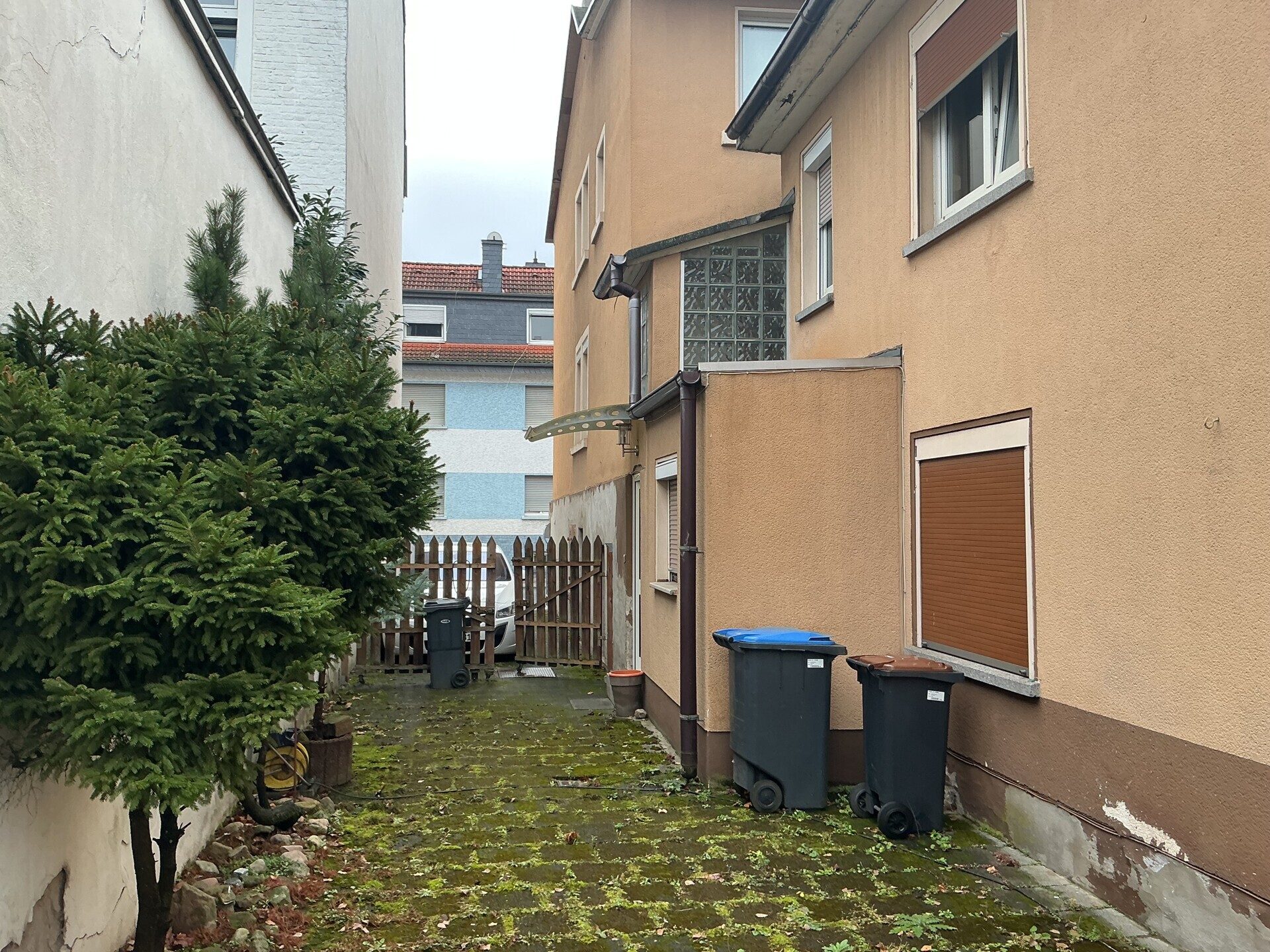 Immobilienangebot - Neu-Isenburg - Alle - Sanierungsobjekt mit großem Potenzial – Doppelhaushälfte in Neu-Isenburg (Baujahr 1900)