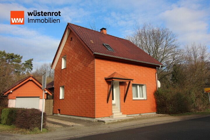 Immobilienangebot - Dinslaken / Hiesfeld - Alle - RESERVIERT! 
Freistehendes Haus auf großem Grundstück in Dinslaken – Sanierung oder Abriss möglich.