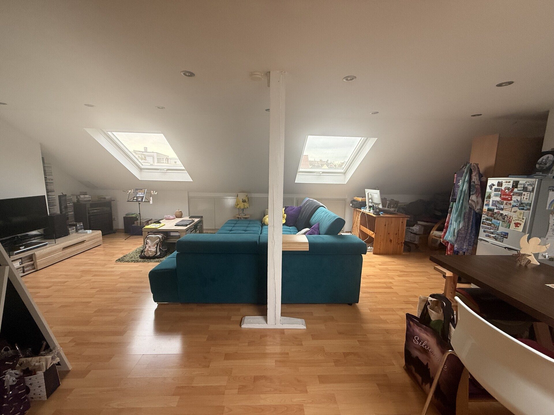 Immobilienangebot - Stuttgart - Alle - Lichtdurchflutete 2-Zimmer-Dachgeschosswohnung mit moderner Raumaufteilung