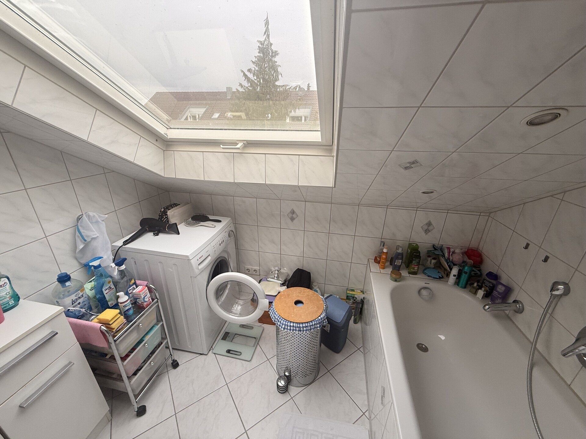 Immobilienangebot - Stuttgart - Alle - Lichtdurchflutete 2-Zimmer-Dachgeschosswohnung mit moderner Raumaufteilung