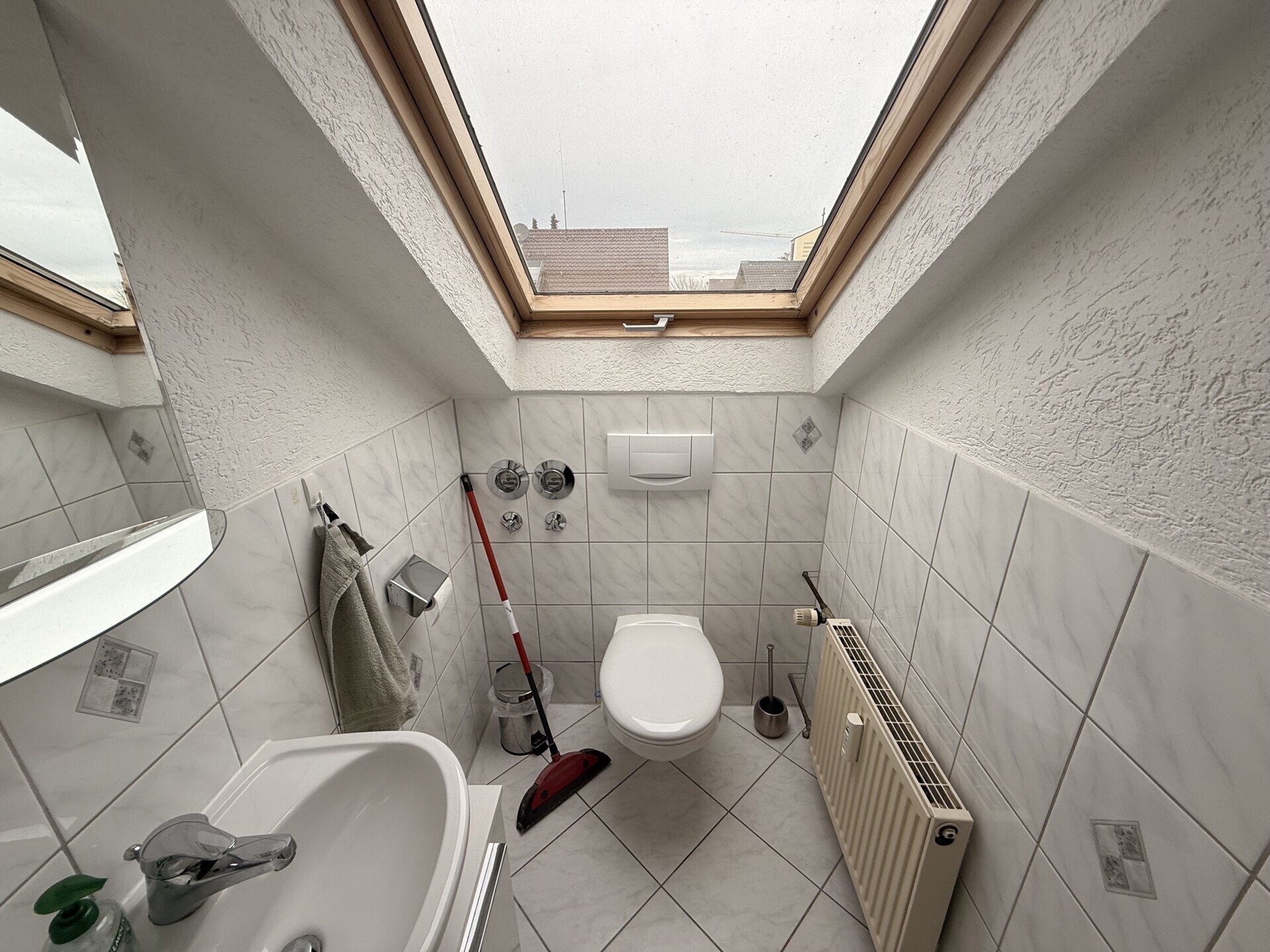 Immobilienangebot - Stuttgart - Alle - Lichtdurchflutete 2-Zimmer-Dachgeschosswohnung mit moderner Raumaufteilung