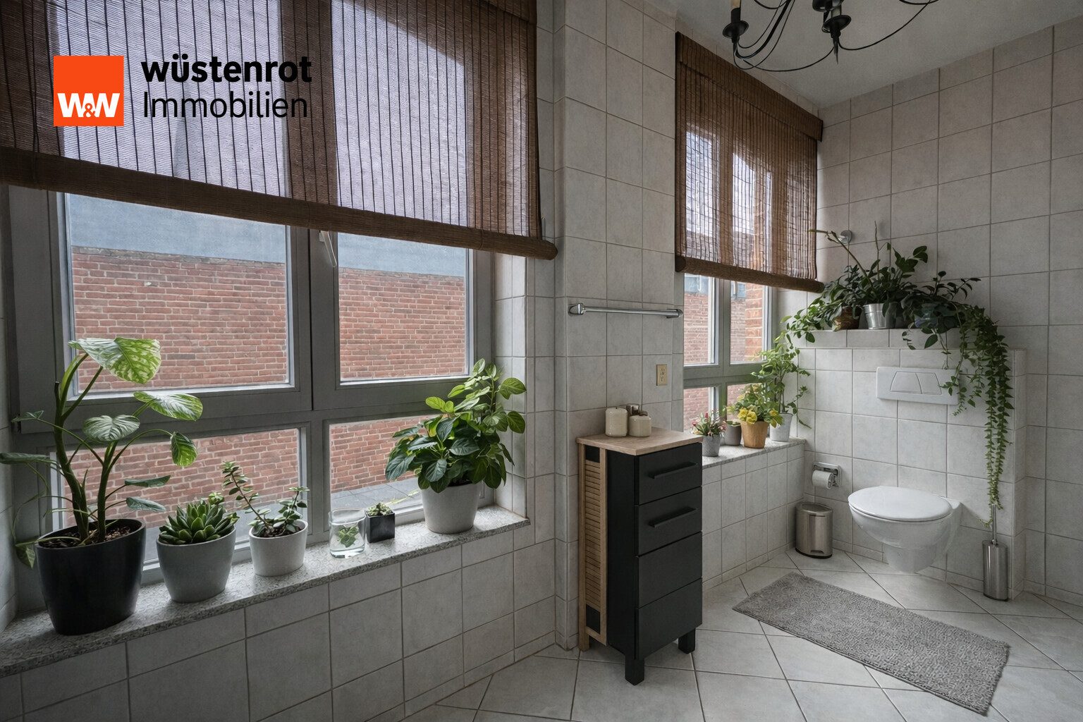 Immobilienangebot - Lüneburg - Alle - Zentrale Stadtwohnung - helle Räume und ein toller Balkon zum lauschigen Innenhof