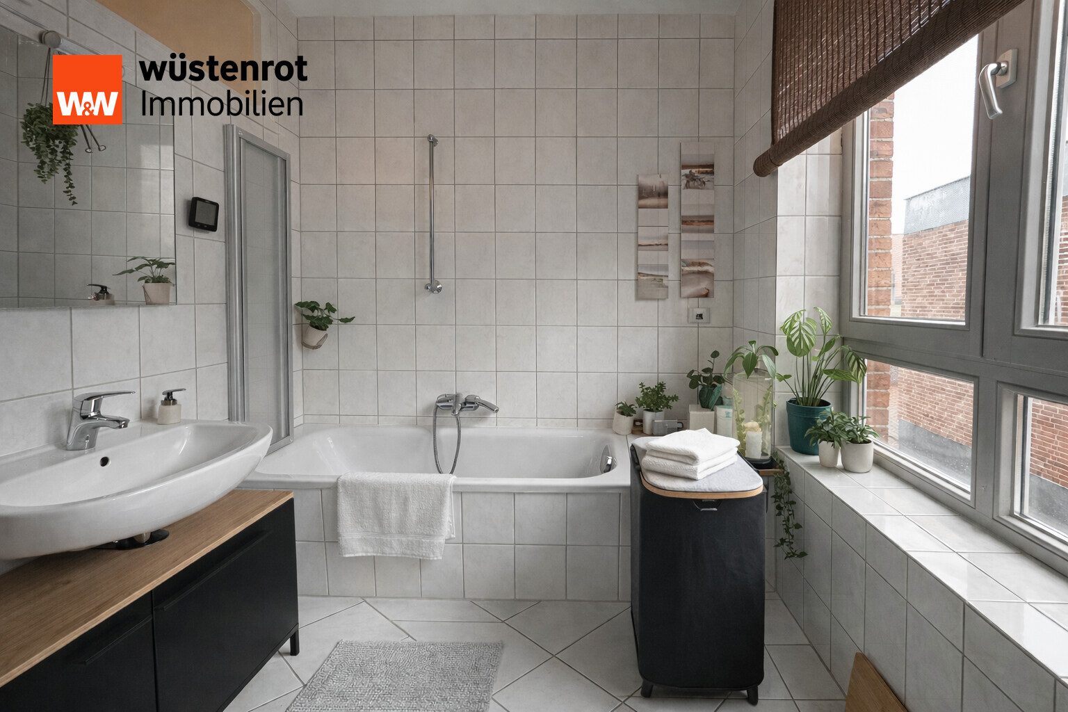 Immobilienangebot - Lüneburg - Alle - Zentrale Stadtwohnung - helle Räume und ein toller Balkon zum lauschigen Innenhof