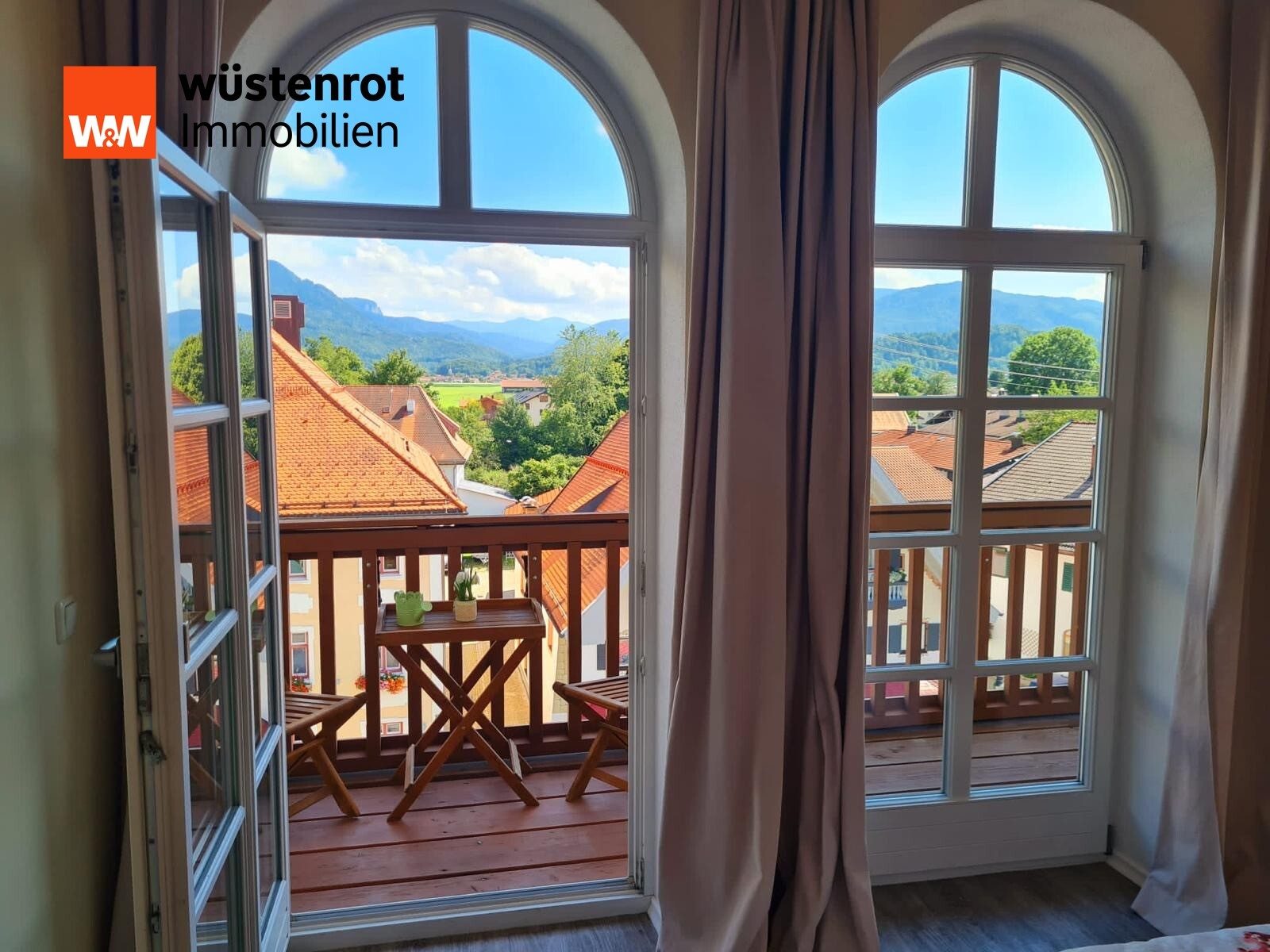 Immobilienangebot - Grassau / Bayern - Alle - Dachgeschosswohnung Ensamble - 159  m² -unverbaubarer  Ausblick im Ortskern von Grassau zu verkaufen