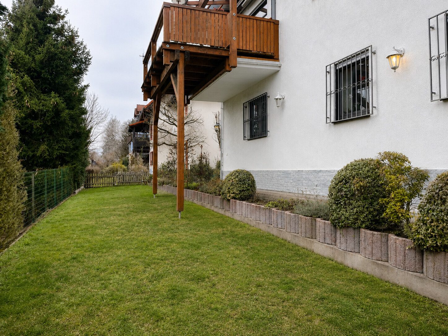 Immobilienangebot - Nidda / Eichelsdorf - Alle - Flexibel nutzbares 1–2-Familienhaus in massiver Bauweise mit Sauna, großem Garten und 2 Terrassen