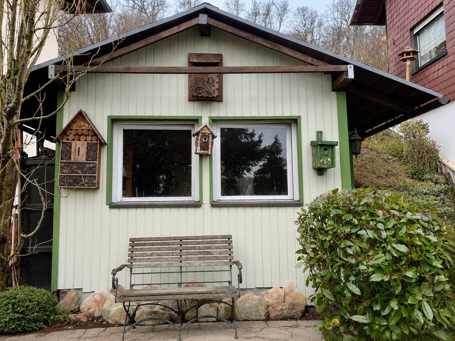 Immobilienangebot - Nidda / Eichelsdorf - Alle - Flexibel nutzbares 1–2-Familienhaus in massiver Bauweise mit Sauna, großem Garten und 2 Terrassen