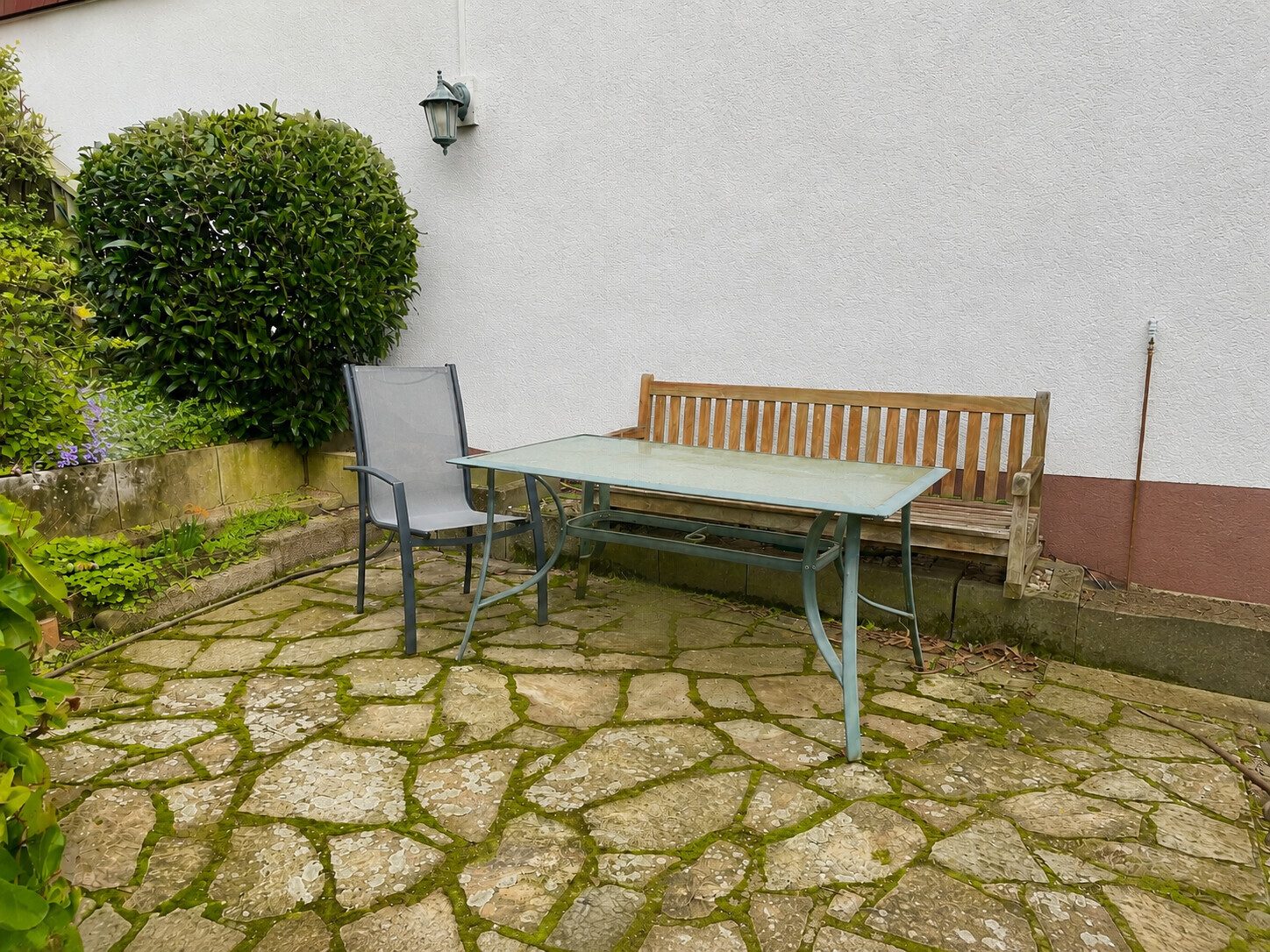 Immobilienangebot - Nidda / Eichelsdorf - Alle - Flexibel nutzbares 1–2-Familienhaus in massiver Bauweise mit Sauna, großem Garten und 2 Terrassen