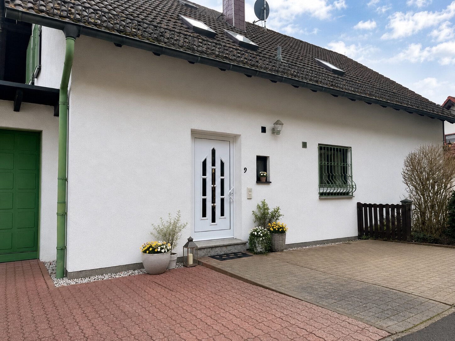 Immobilienangebot - Nidda / Eichelsdorf - Alle - Flexibel nutzbares 1–2-Familienhaus in massiver Bauweise mit Sauna, großem Garten und 2 Terrassen