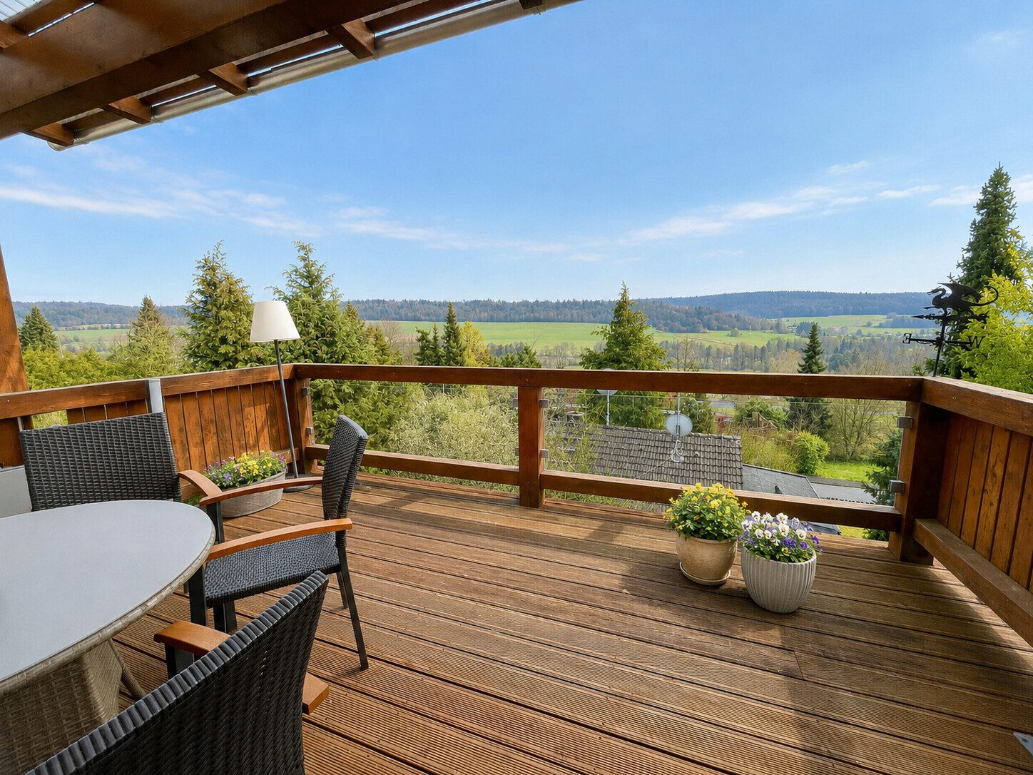 Immobilienangebot - Nidda / Eichelsdorf - Alle - Flexibel nutzbares 1–2-Familienhaus in massiver Bauweise mit Sauna, großem Garten und 2 Terrassen