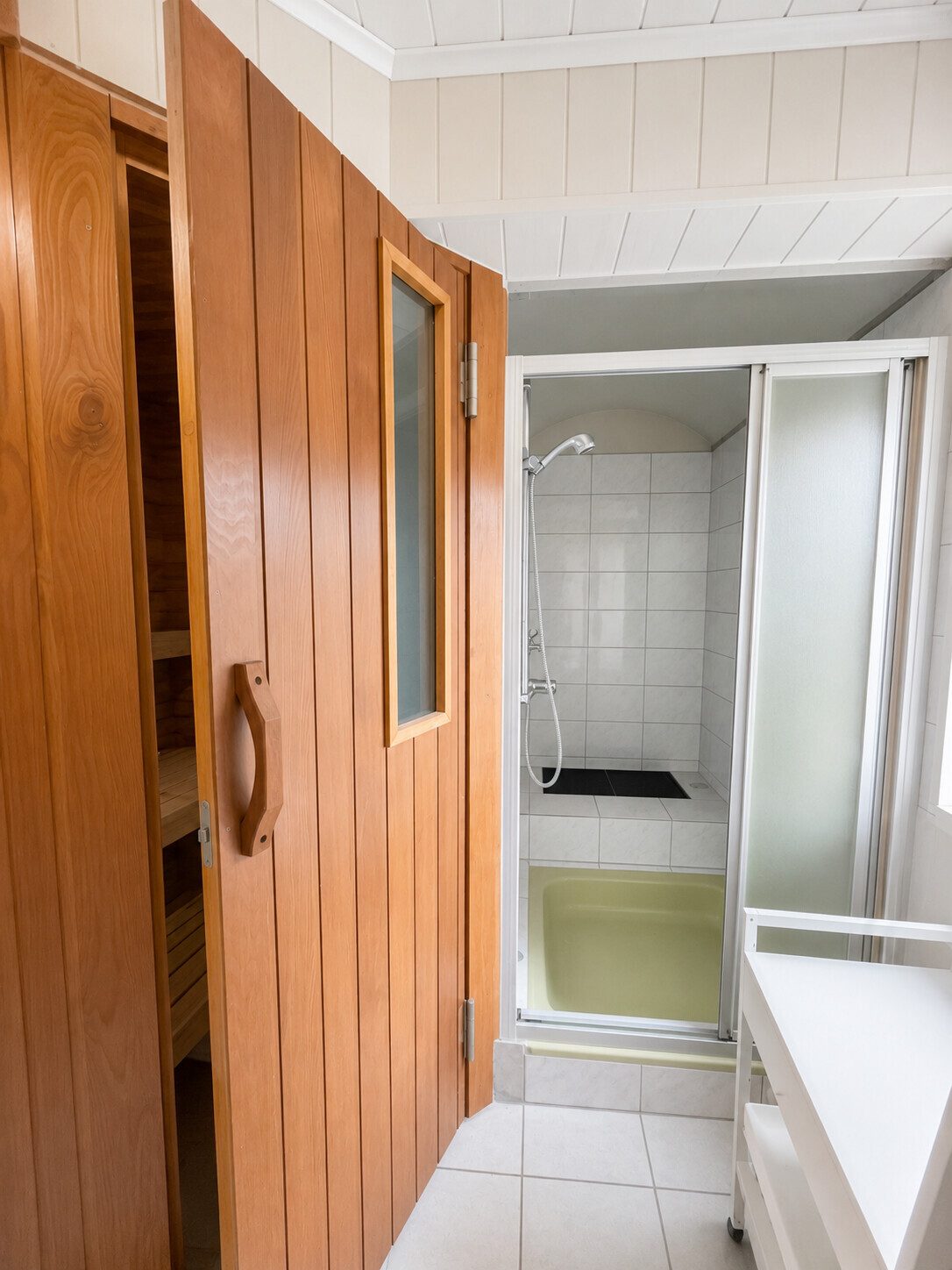 Immobilienangebot - Nidda / Eichelsdorf - Alle - Flexibel nutzbares 1–2-Familienhaus in massiver Bauweise mit Sauna, großem Garten und 2 Terrassen