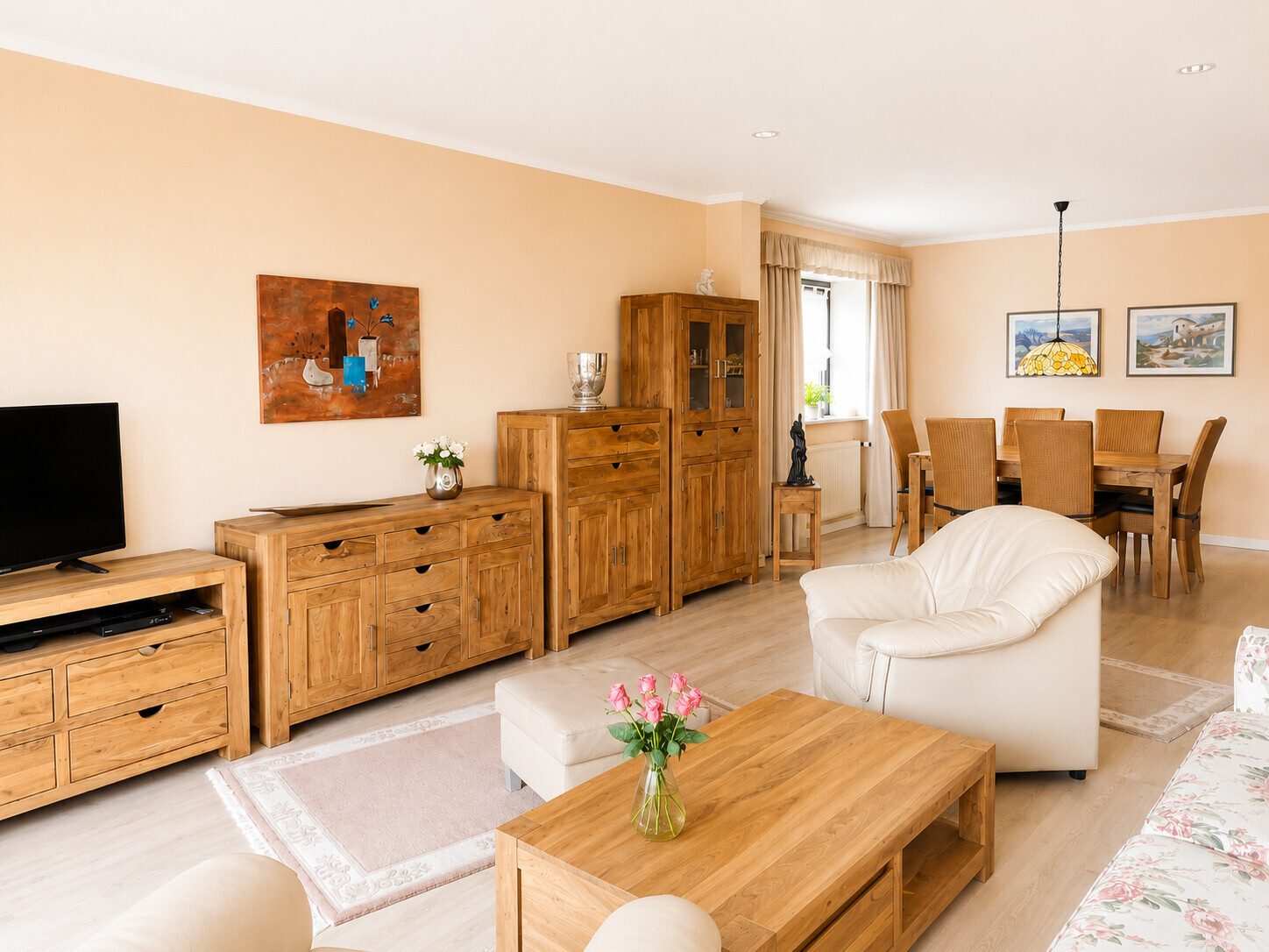 Immobilienangebot - Nidda / Eichelsdorf - Alle - Flexibel nutzbares 1–2-Familienhaus in massiver Bauweise mit Sauna, großem Garten und 2 Terrassen