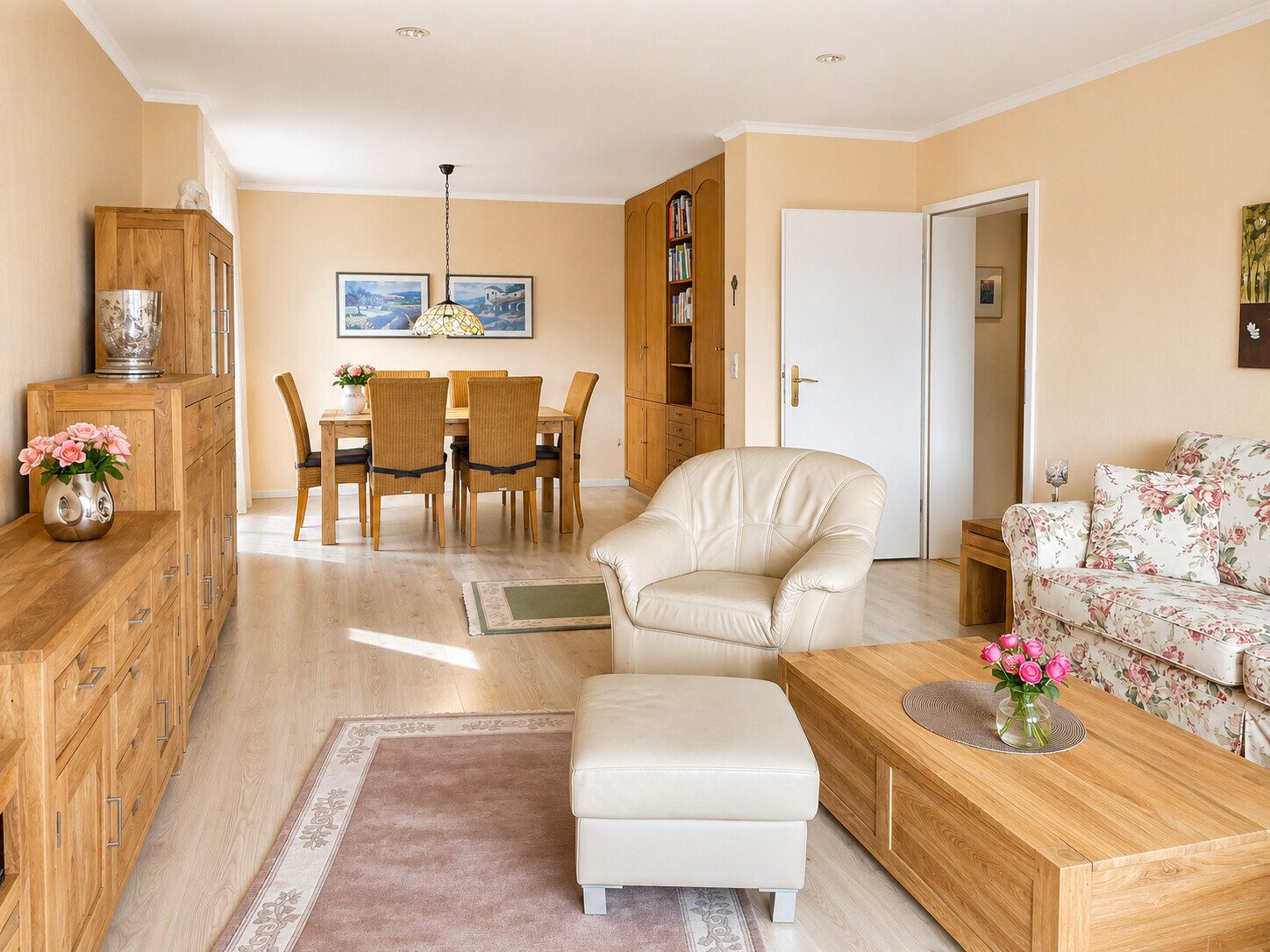 Immobilienangebot - Nidda / Eichelsdorf - Alle - Flexibel nutzbares 1–2-Familienhaus in massiver Bauweise mit Sauna, großem Garten und 2 Terrassen