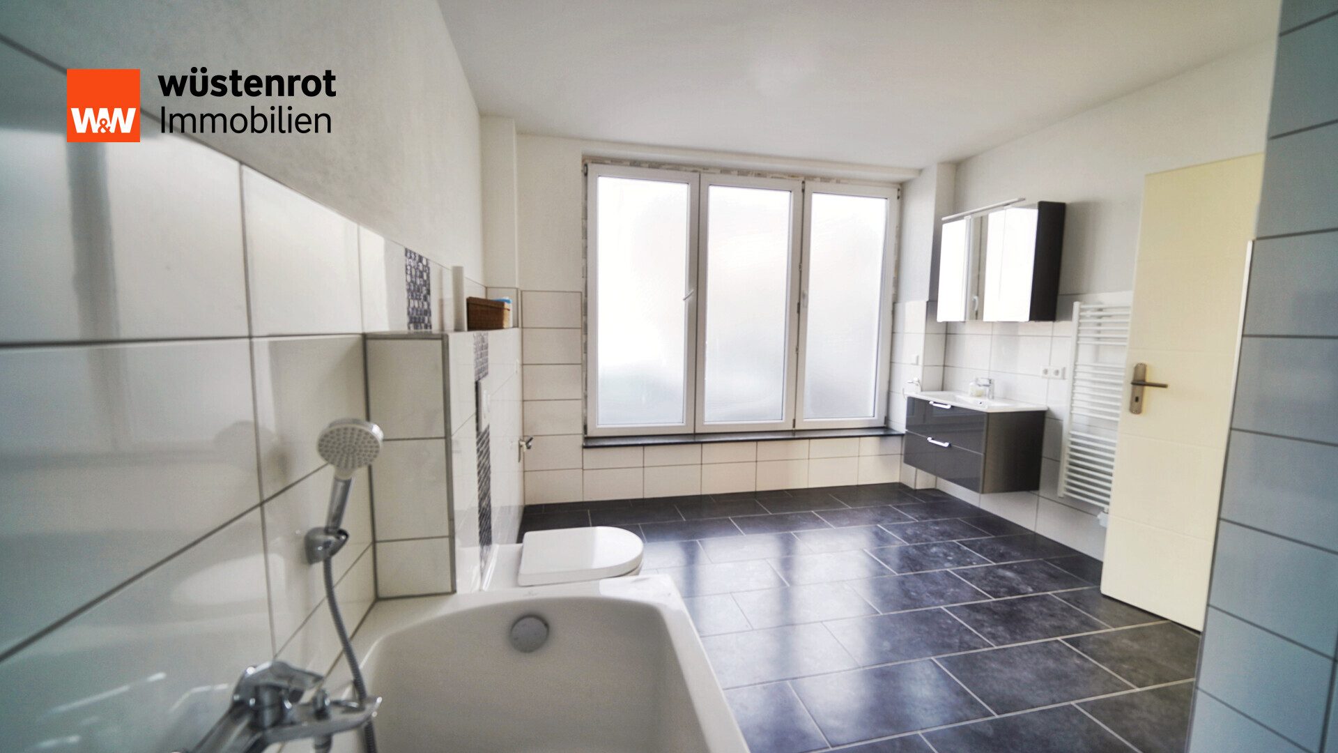 Immobilienangebot - Straubenhardt - Alle - Neuwertiges Zweifamilienhaus mit  Potenzial für MEHR in idyllischer Lage