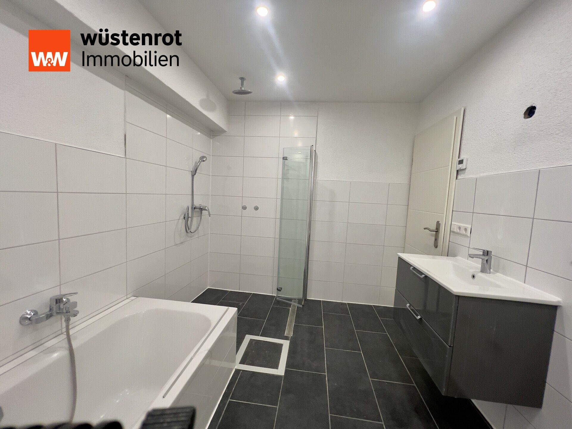 Immobilienangebot - Straubenhardt - Alle - Neuwertiges Zweifamilienhaus mit  Potenzial für MEHR in idyllischer Lage