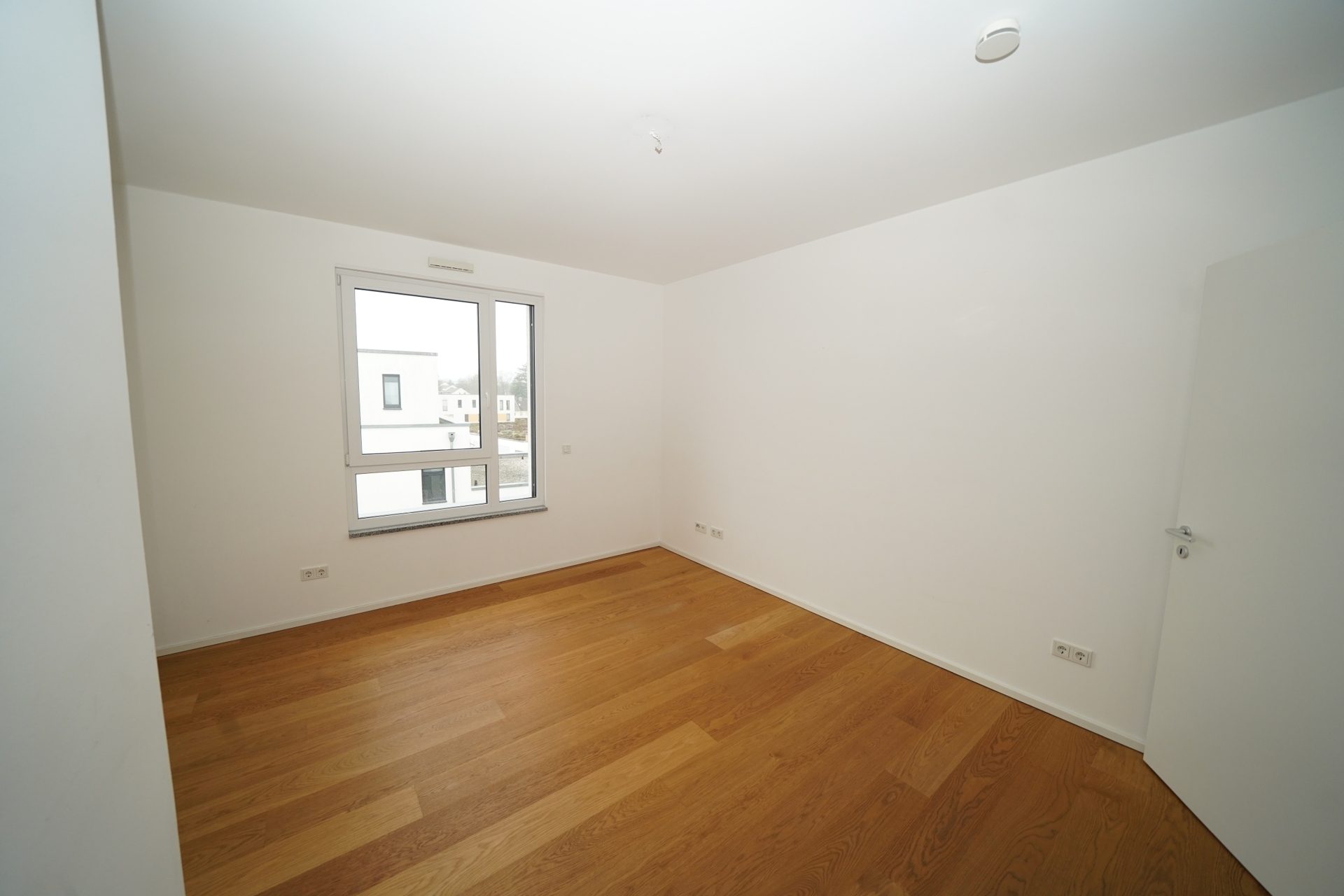 Immobilienangebot - Bonn - Alle - VERMIETET: Hier lässt sich's leben! - Traumhafte 4-Zimmer-Wohnung mit 2 Bädern und einer sonnigen Dachterrasse
