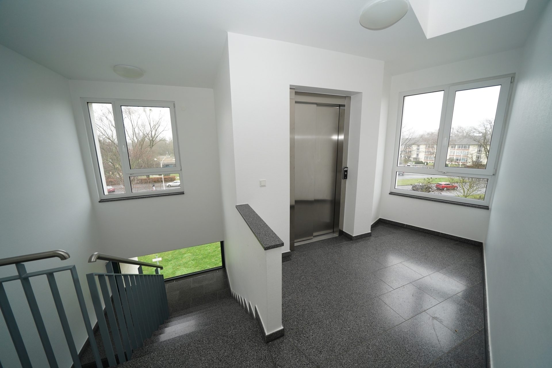 Immobilienangebot - Bonn - Alle - VERMIETET: Hier lässt sich's leben! - Traumhafte 4-Zimmer-Wohnung mit 2 Bädern und einer sonnigen Dachterrasse