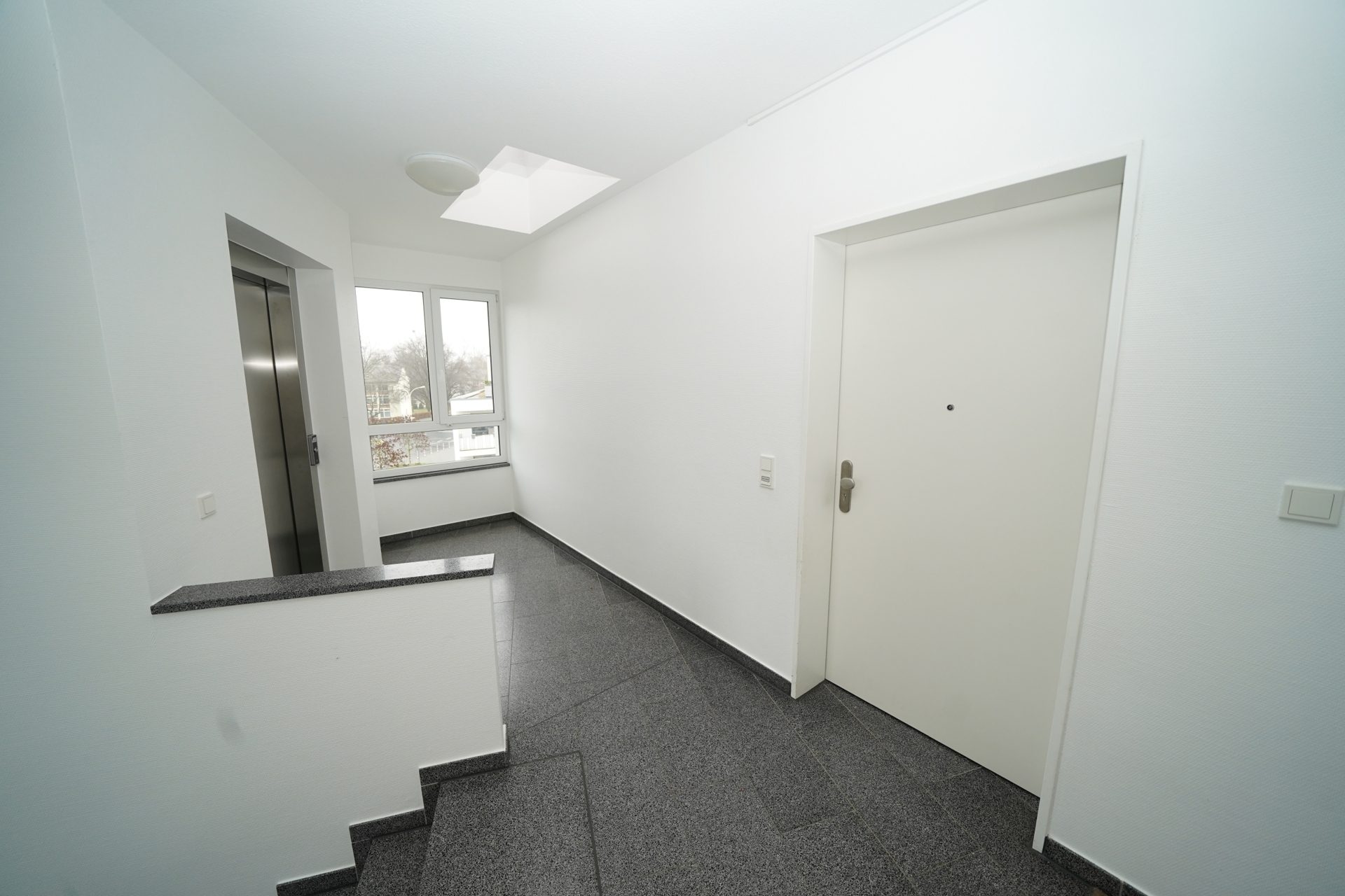 Immobilienangebot - Bonn - Alle - VERMIETET: Hier lässt sich's leben! - Traumhafte 4-Zimmer-Wohnung mit 2 Bädern und einer sonnigen Dachterrasse