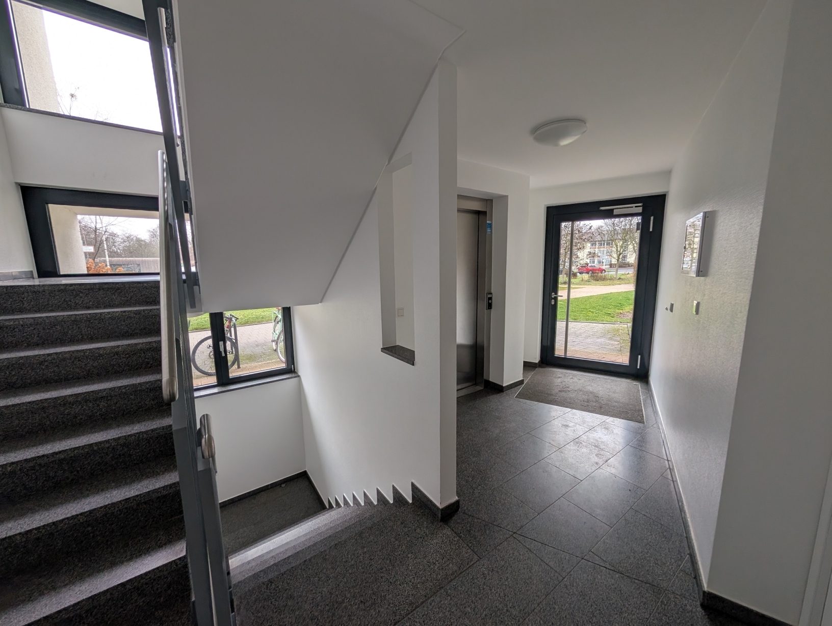 Immobilienangebot - Bonn - Alle - VERMIETET: Hier lässt sich's leben! - Traumhafte 4-Zimmer-Wohnung mit 2 Bädern und einer sonnigen Dachterrasse