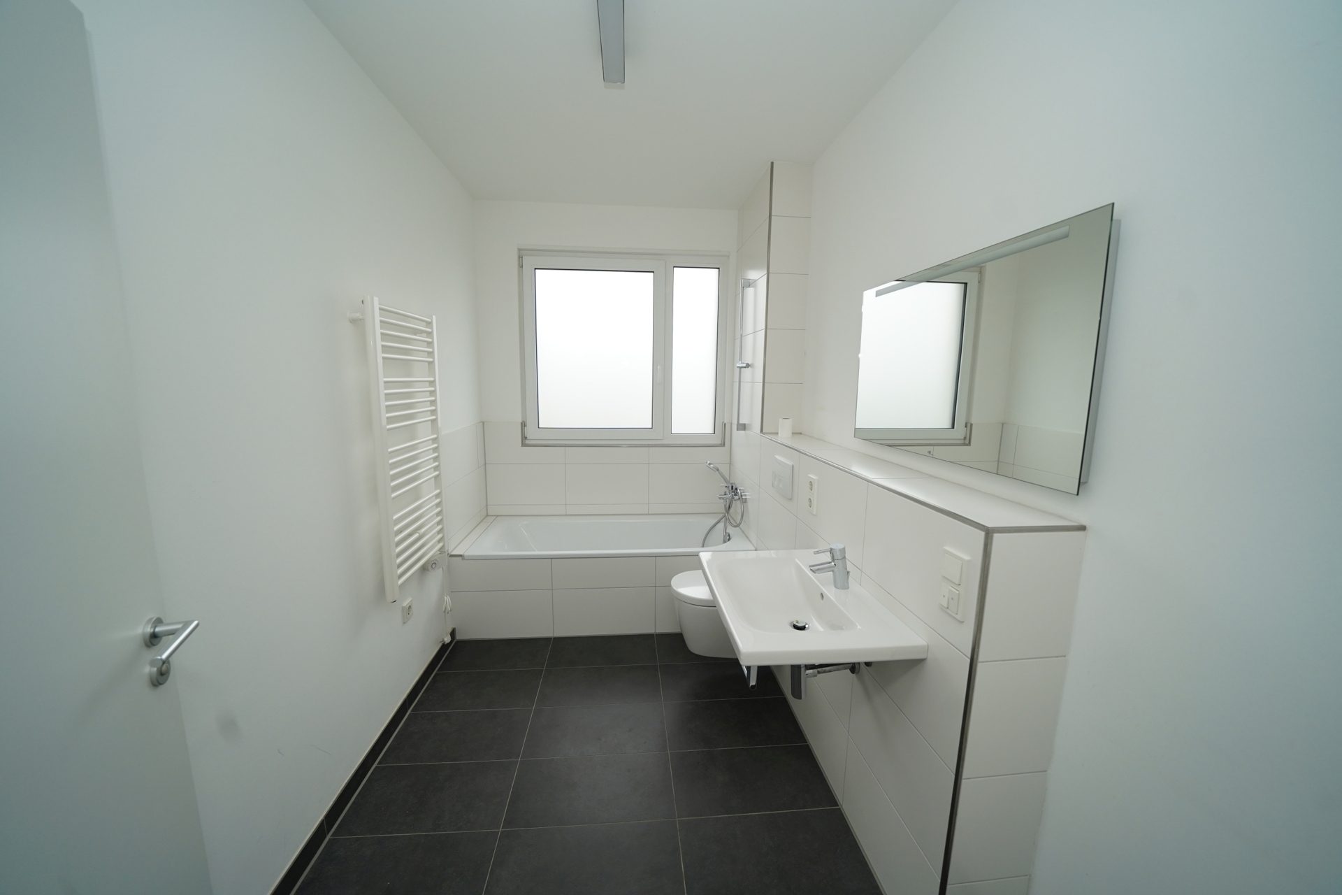 Immobilienangebot - Bonn - Alle - VERMIETET: Hier lässt sich's leben! - Traumhafte 4-Zimmer-Wohnung mit 2 Bädern und einer sonnigen Dachterrasse