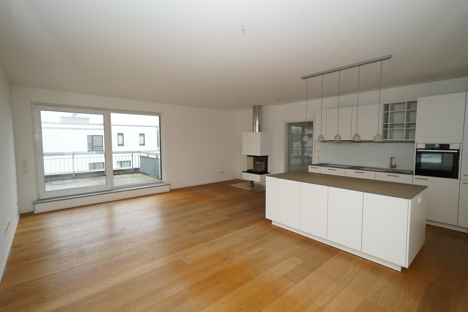 Immobilienangebot - Bonn - Alle - VERMIETET: Hier lässt sich's leben! - Traumhafte 4-Zimmer-Wohnung mit 2 Bädern und einer sonnigen Dachterrasse