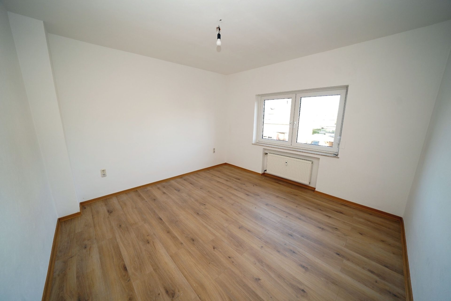 Immobilienangebot - Hürth - Alle - VERMIETET! Hier lässt es sich leben! Charmante Wohnung mit drei Zimmern und Balkon in Hürth-Gleuel