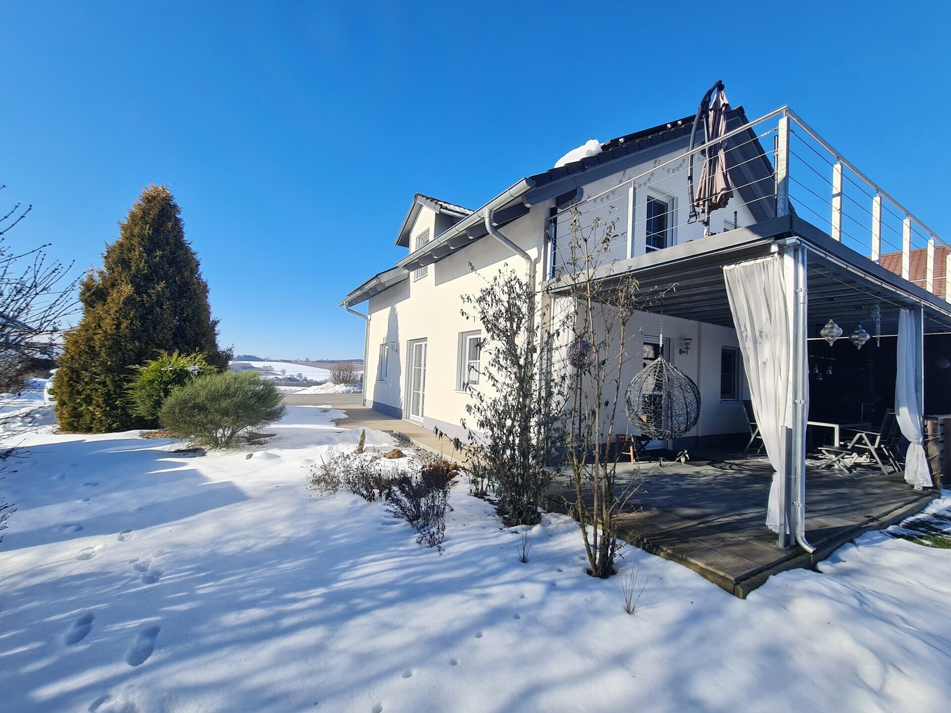 Immobilienangebot - Fürstenzell - Alle - Hier zieht Ihr Herz mit ein! 
Sonnenverwöhnter Familien(t)raum in top Zustand! Sehr schöne Lage.