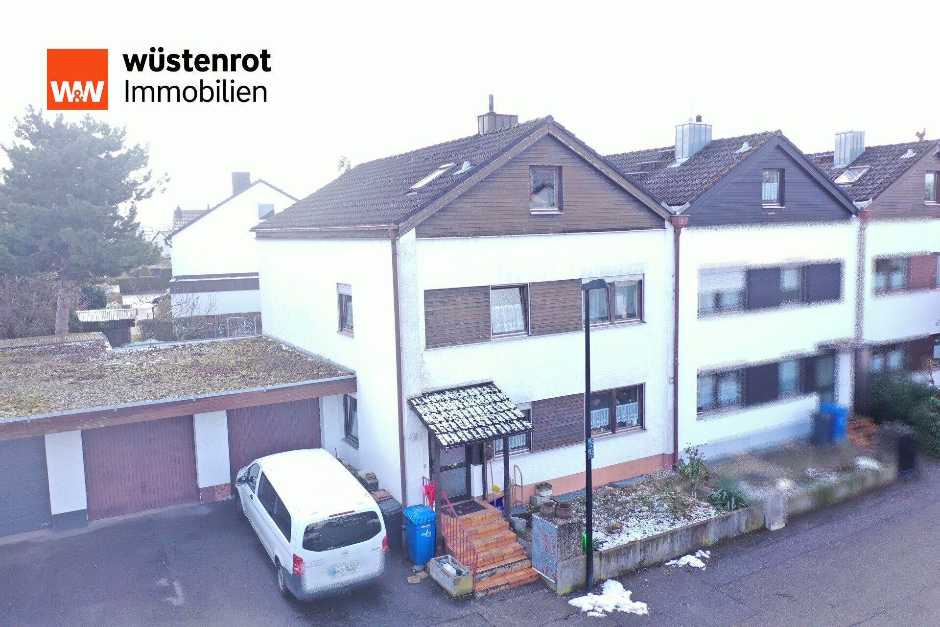 Immobilienangebot - Straubing - Alle - Großzügiges, renovierungsbedürftiges Reiheneckhaus mit Südterrasse und Keller in ruhiger Lage