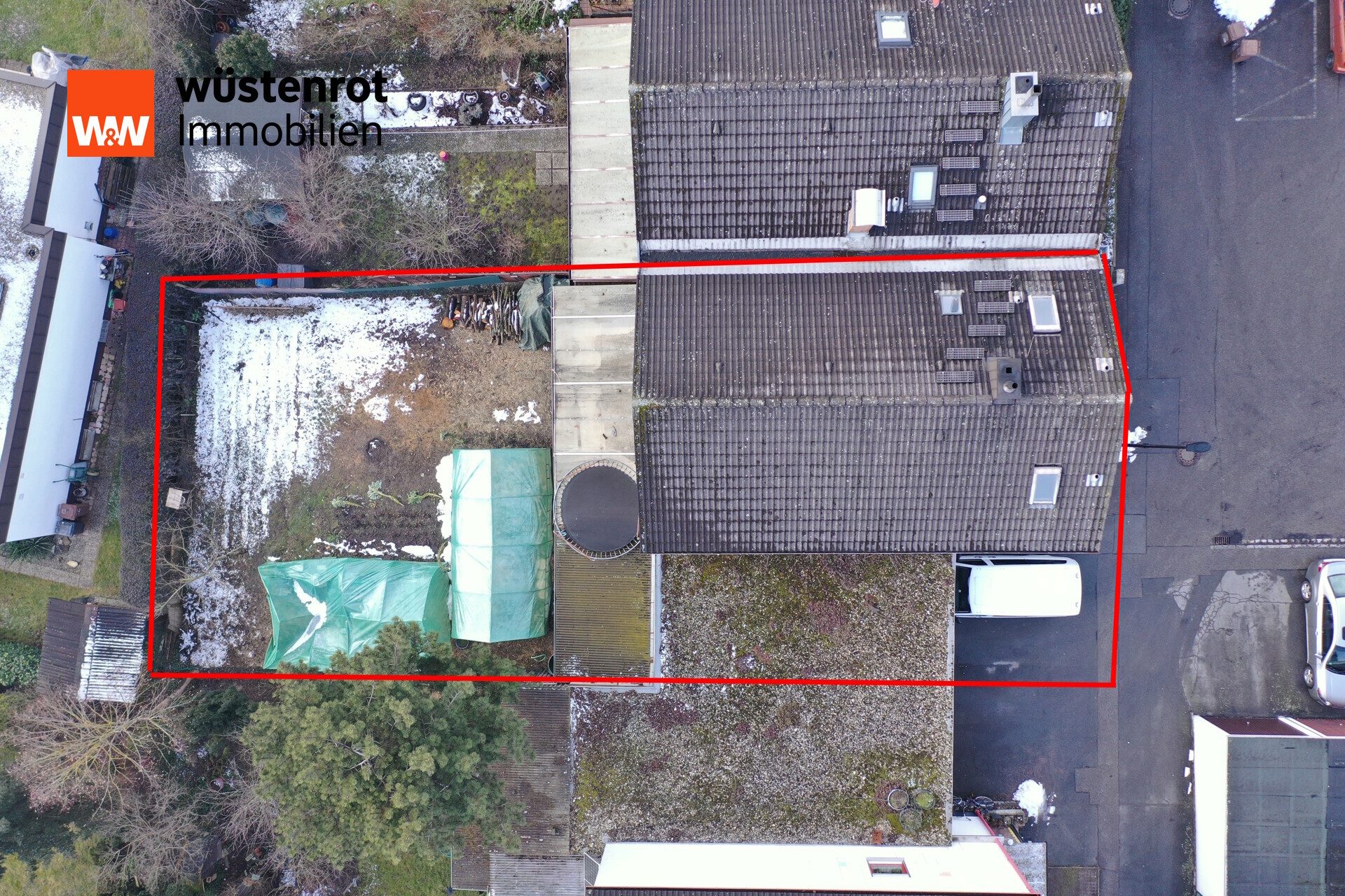 Immobilienangebot - Straubing - Alle - Großzügiges, renovierungsbedürftiges Reiheneckhaus mit Südterrasse und Keller in ruhiger Lage