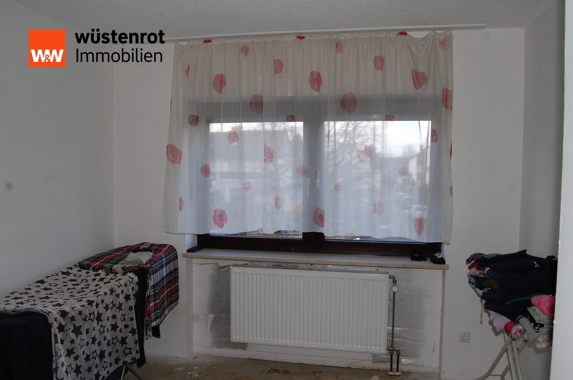 Immobilienangebot - Straubing - Alle - Großzügiges, renovierungsbedürftiges Reiheneckhaus mit Südterrasse und Keller in ruhiger Lage