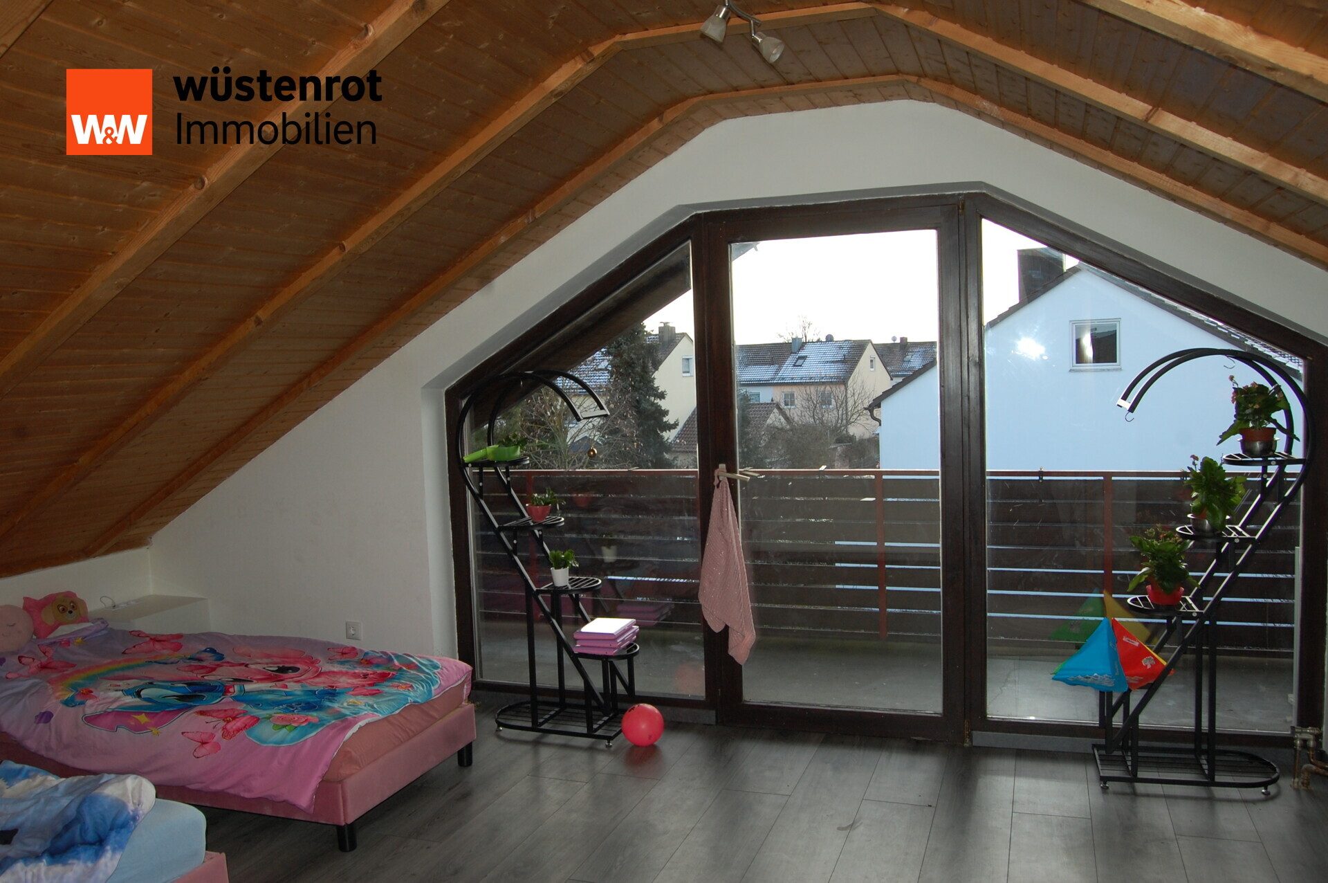Immobilienangebot - Straubing - Alle - Großzügiges, renovierungsbedürftiges Reiheneckhaus mit Südterrasse und Keller in ruhiger Lage