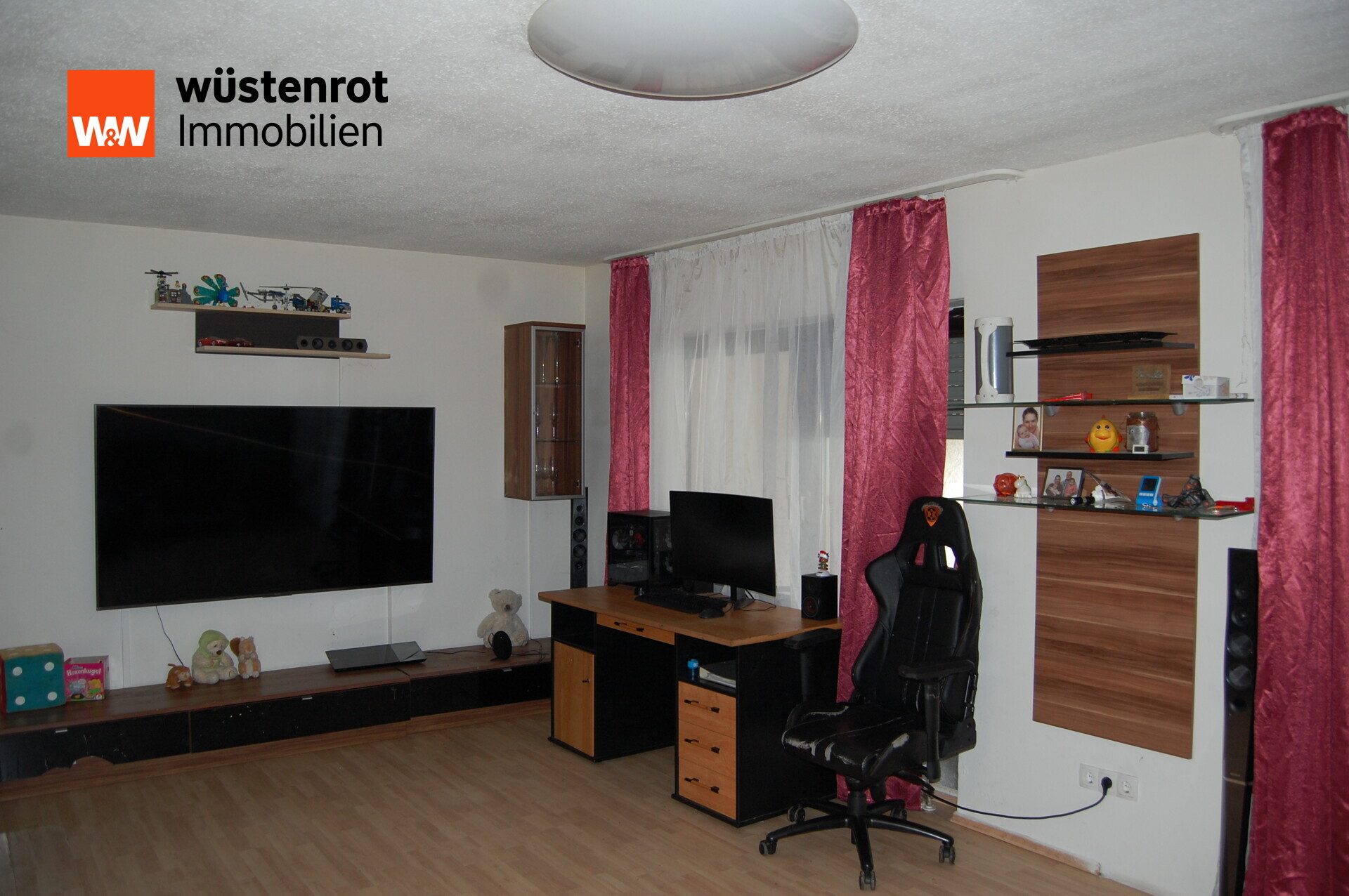 Immobilienangebot - Straubing - Alle - Großzügiges, renovierungsbedürftiges Reiheneckhaus mit Südterrasse und Keller in ruhiger Lage