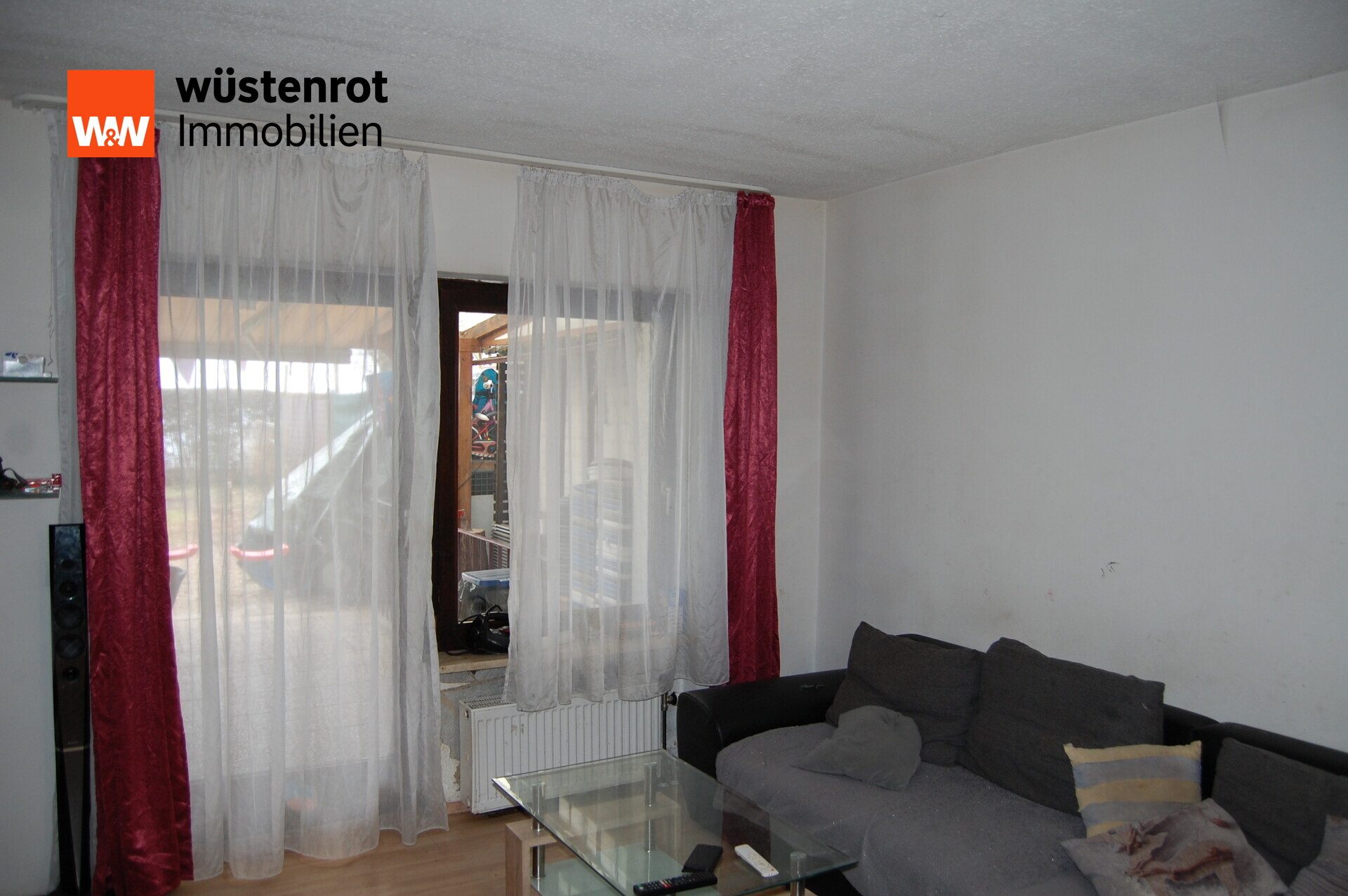 Immobilienangebot - Straubing - Alle - Großzügiges, renovierungsbedürftiges Reiheneckhaus mit Südterrasse und Keller in ruhiger Lage