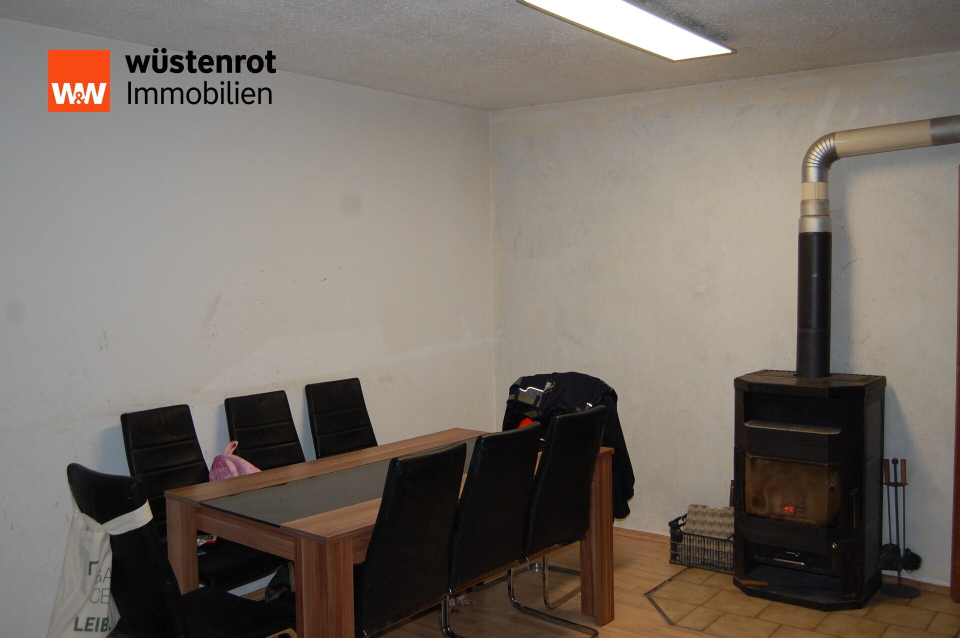 Immobilienangebot - Straubing - Alle - Großzügiges, renovierungsbedürftiges Reiheneckhaus mit Südterrasse und Keller in ruhiger Lage