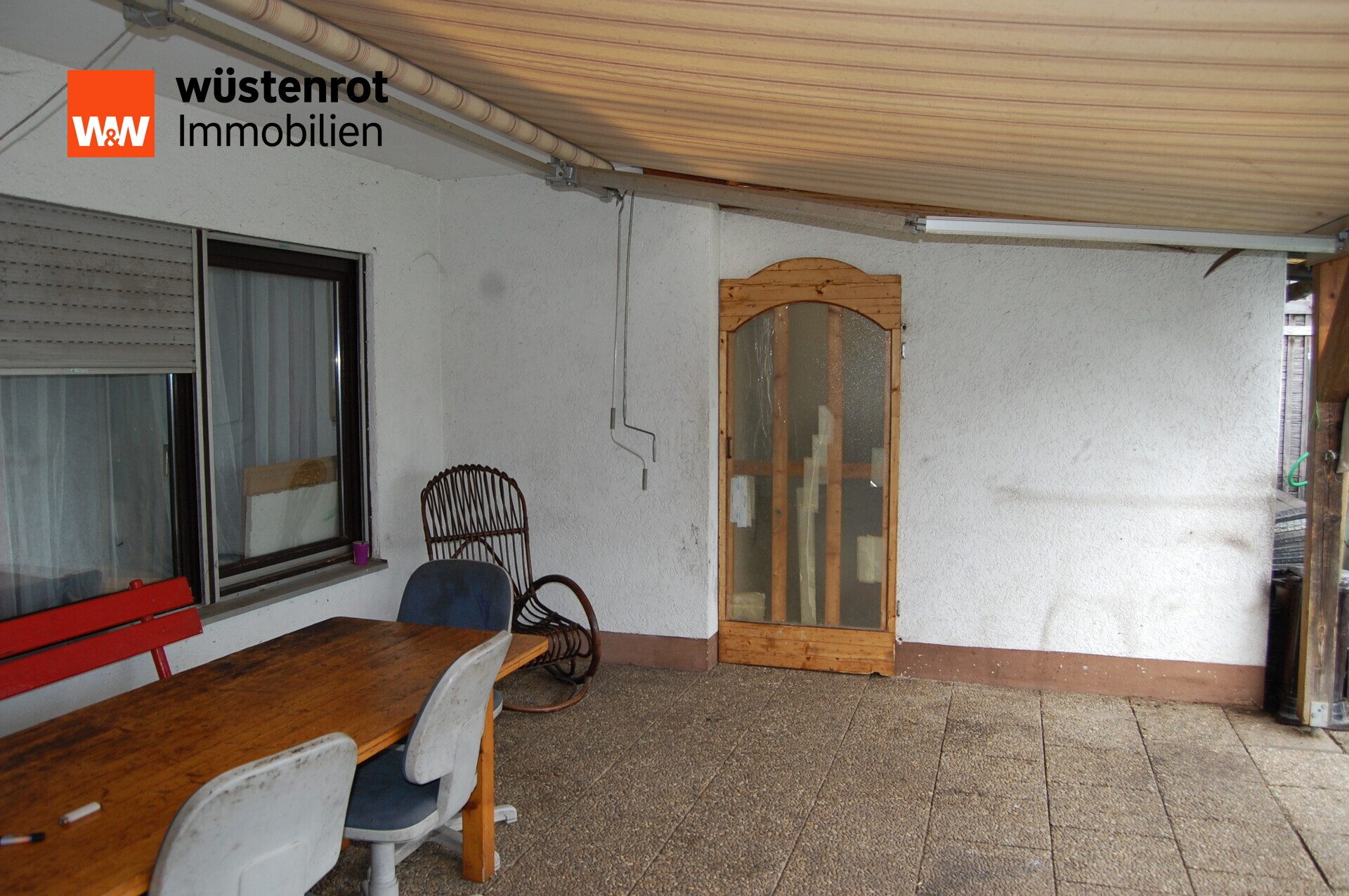 Immobilienangebot - Straubing - Alle - Großzügiges, renovierungsbedürftiges Reiheneckhaus mit Südterrasse und Keller in ruhiger Lage
