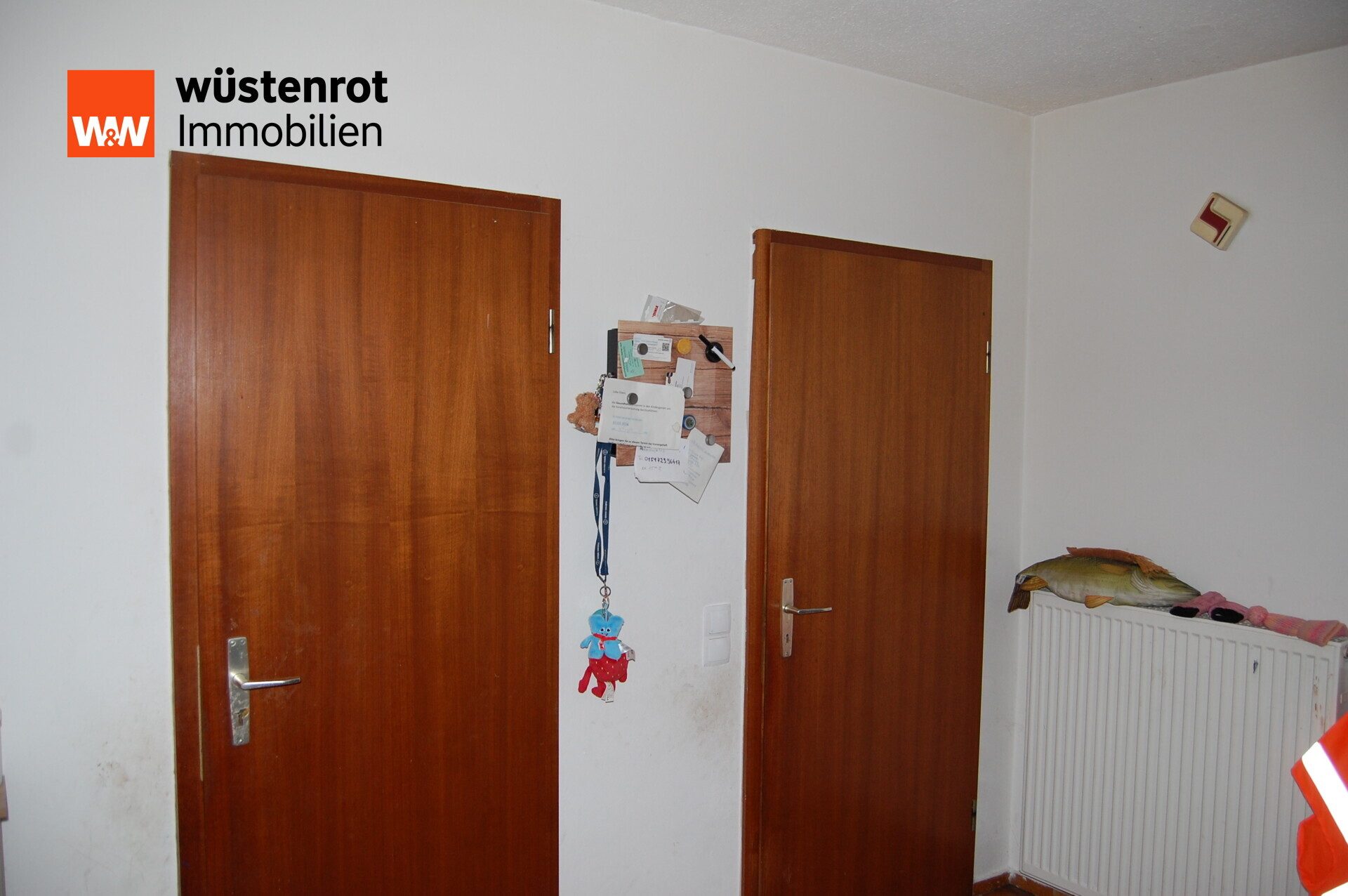 Immobilienangebot - Straubing - Alle - Großzügiges, renovierungsbedürftiges Reiheneckhaus mit Südterrasse und Keller in ruhiger Lage