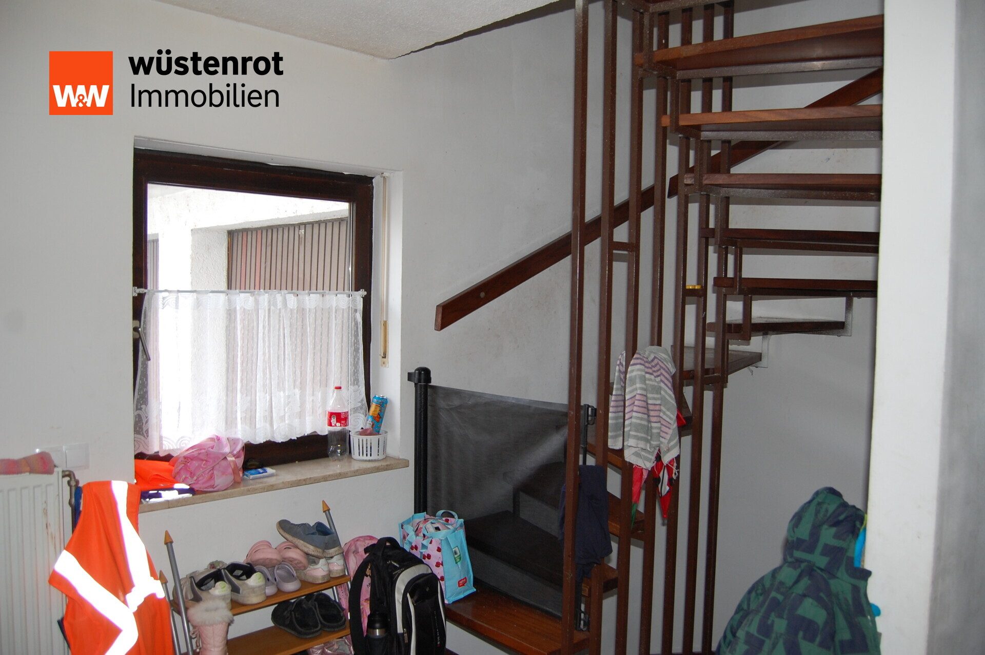 Immobilienangebot - Straubing - Alle - Großzügiges, renovierungsbedürftiges Reiheneckhaus mit Südterrasse und Keller in ruhiger Lage