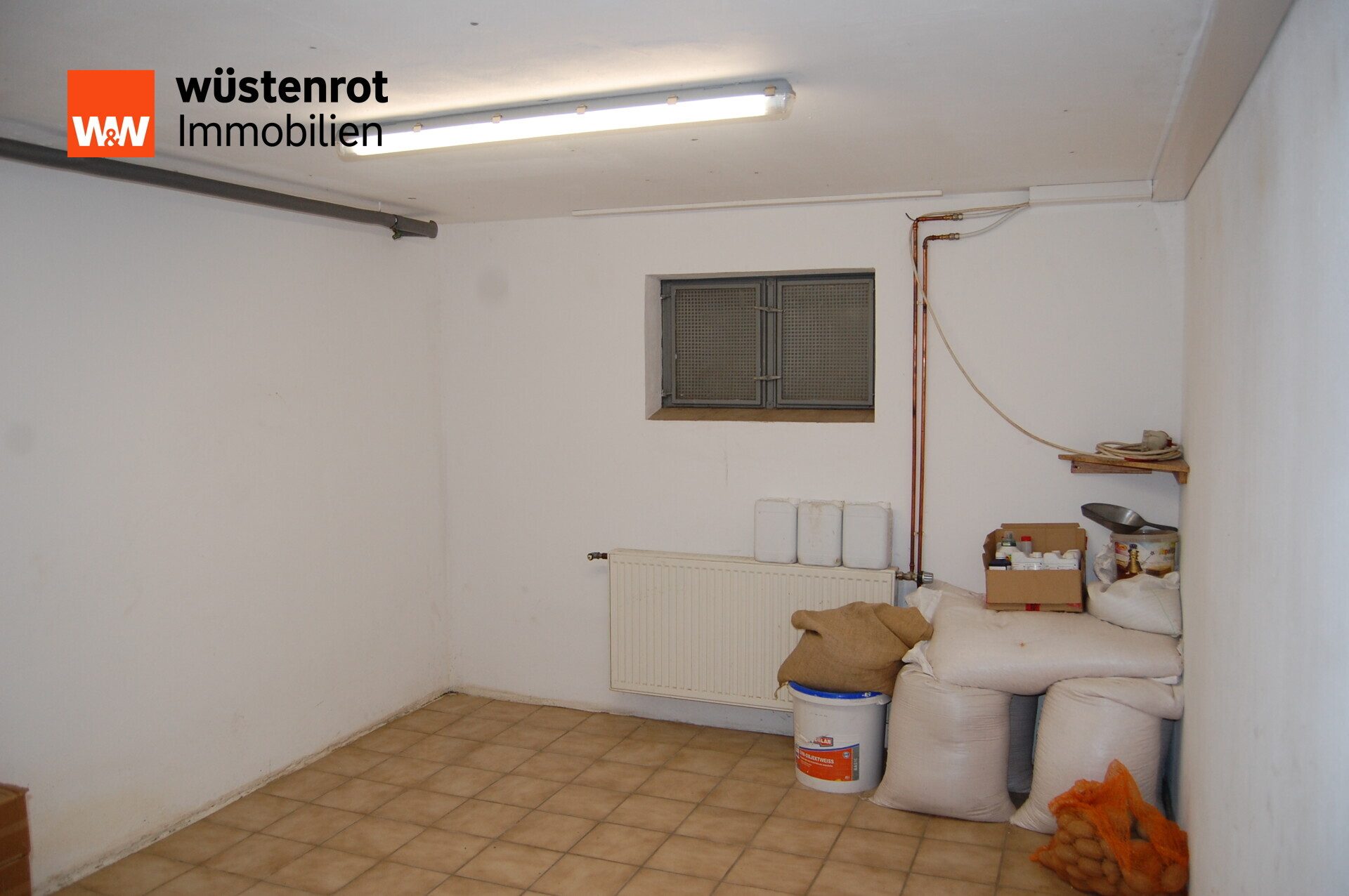Immobilienangebot - Straubing - Alle - Großzügiges, renovierungsbedürftiges Reiheneckhaus mit Südterrasse und Keller in ruhiger Lage
