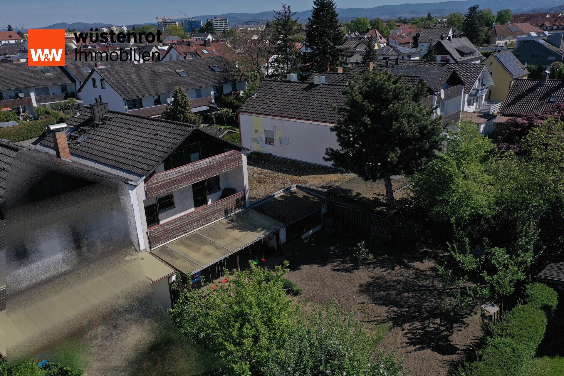 Immobilienangebot - Straubing - Alle - Großzügiges, renovierungsbedürftiges Reiheneckhaus mit Südterrasse und Keller in ruhiger Lage