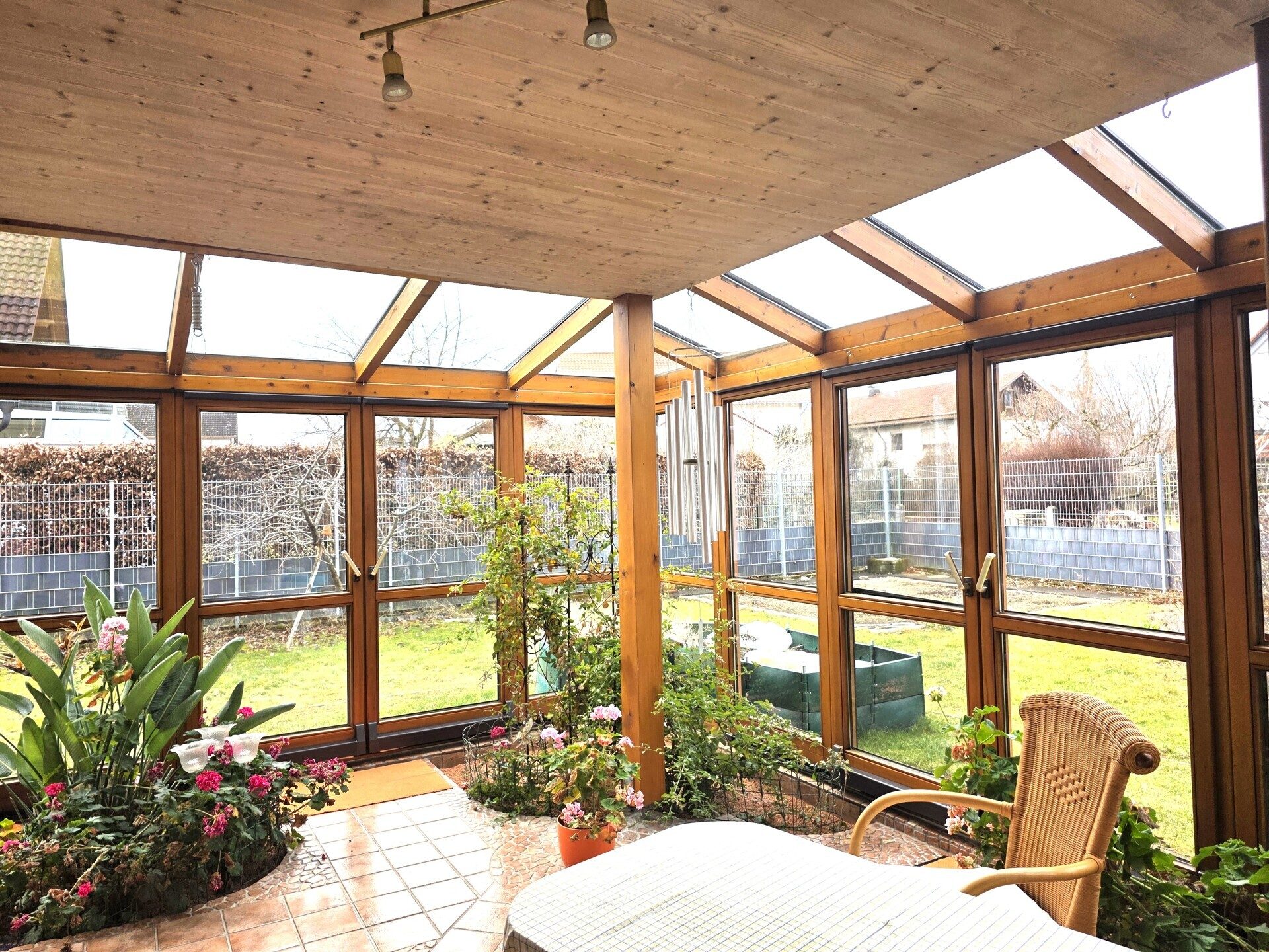 Immobilienangebot - Jesenwang - Alle - Exklusives Wohnhaus mit Wintergarten und Carport - auch ideal für Büros oder Praxen