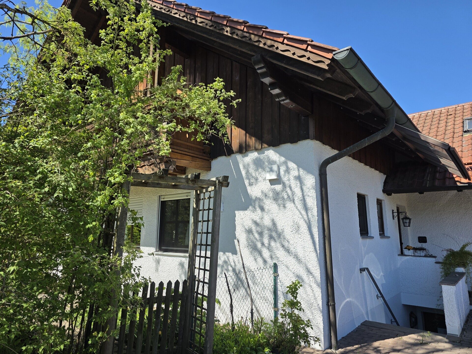 Immobilienangebot - Jesenwang - Alle - Exklusives Wohnhaus mit Wintergarten und Carport - auch ideal für Büros oder Praxen