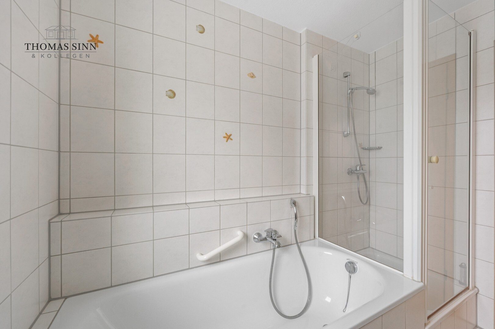 Immobilienangebot - Neuenstadt am Kocher - Alle - Helle 3,5-Zimmer-EG-Wohnung mit Wintergarten / Terrasse / TG- und Außenstellplatz - sofort frei !