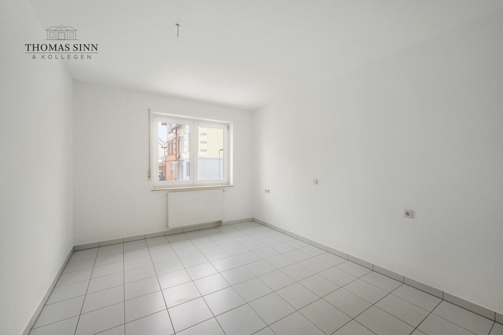 Immobilienangebot - Neuenstadt am Kocher - Alle - Helle 3,5-Zimmer-EG-Wohnung mit Wintergarten / Terrasse / TG- und Außenstellplatz - sofort frei !
