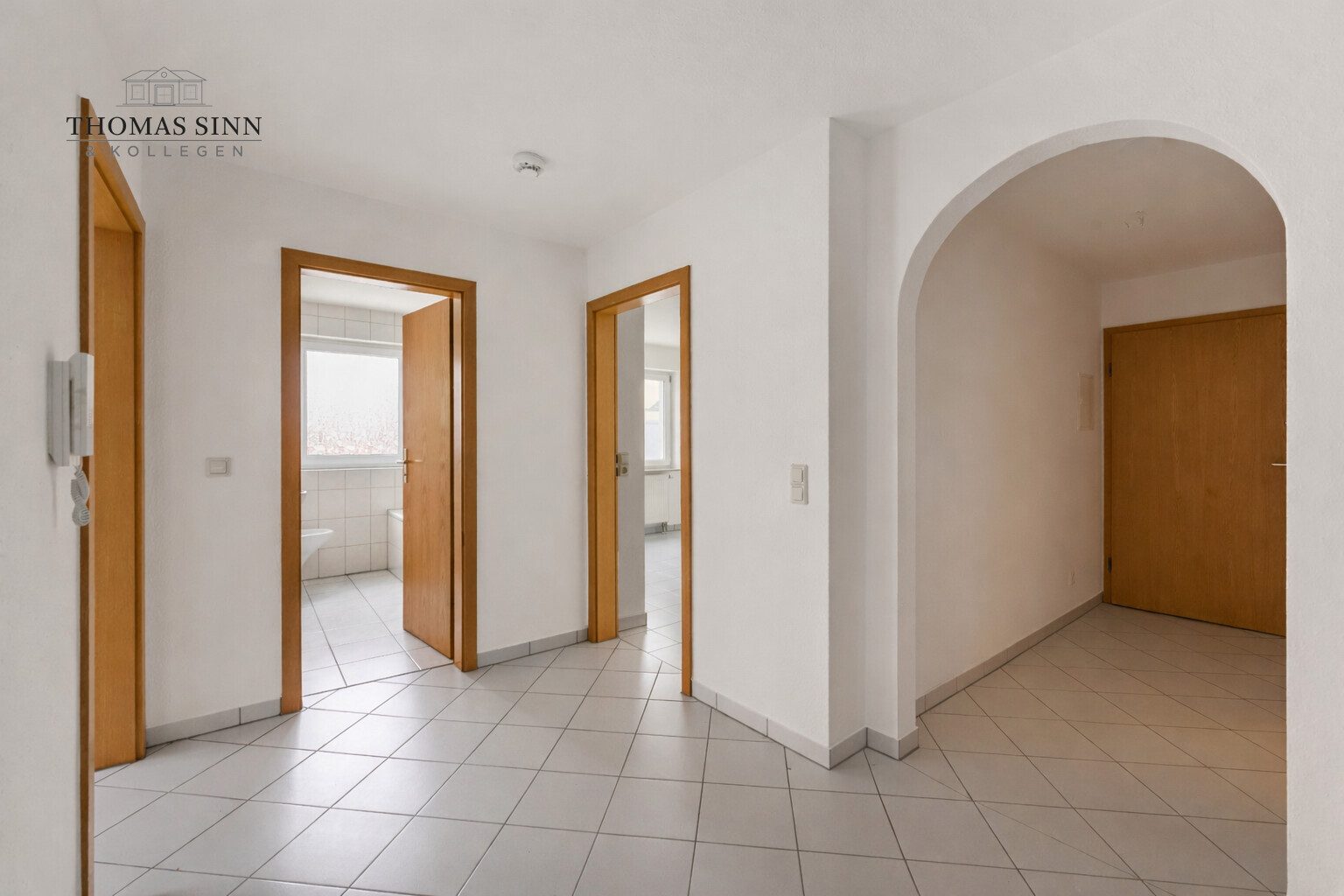 Immobilienangebot - Neuenstadt am Kocher - Alle - Helle 3,5-Zimmer-EG-Wohnung mit Wintergarten / Terrasse / TG- und Außenstellplatz - sofort frei !