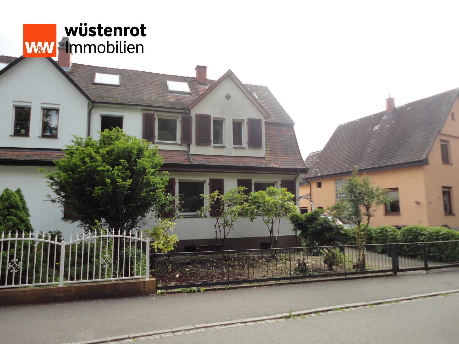 Immobilienangebot - Müllheim - Alle - Raumwunder im Dörnröschenschlaf: Doppelhaushälfte mit Gewerbeeinheit