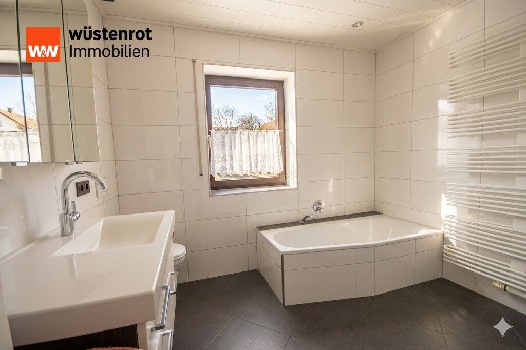 Immobilienangebot - Fladungen - Alle - Familienglück am Ortsrand: Gepflegtes Raumwunder mit Kachelofen in Fladungen