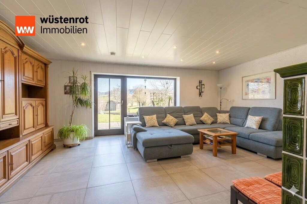 Immobilienangebot - Fladungen - Alle - Familienglück am Ortsrand: Gepflegtes Raumwunder mit Kachelofen in Fladungen