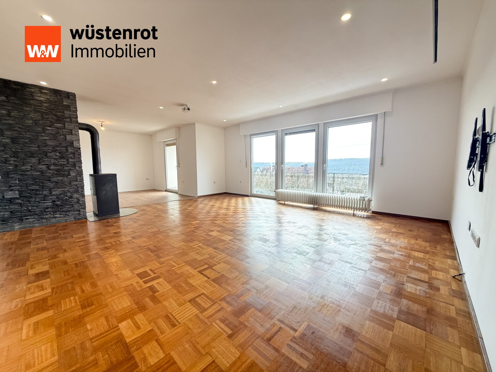 Immobilienangebot - Schonungen - Alle - Wohnträume auf zwei Ebenen - modernisierte Maisonette ETW mit Kaminflair und Balkon