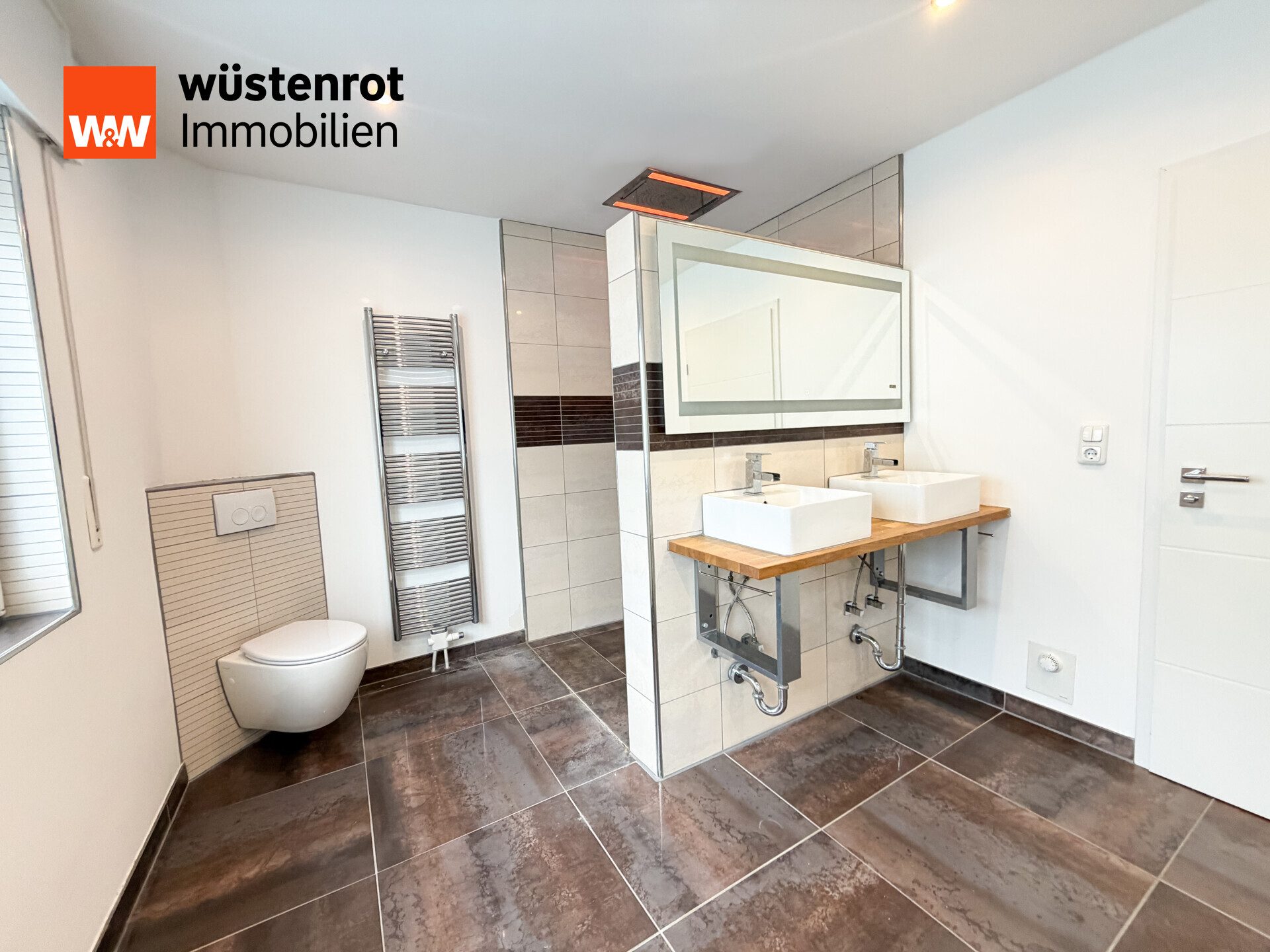 Immobilienangebot - Schonungen - Alle - Wohnträume auf zwei Ebenen - modernisierte Maisonette ETW mit Kaminflair und Balkon